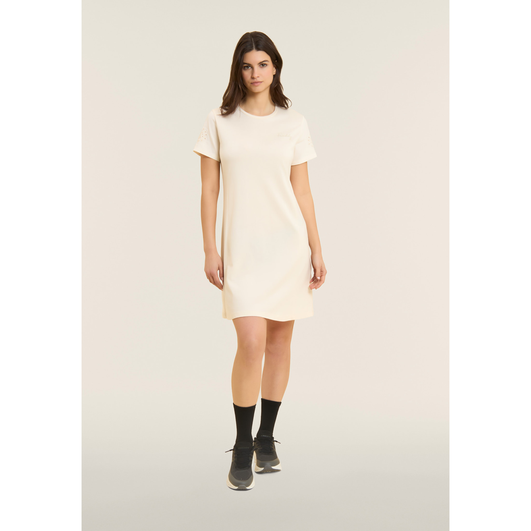 Abito con Ricamo Sangallo sulle Maniche