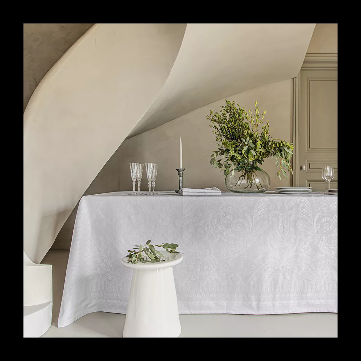 Chemin de table pur coton anti tache motif jacquard Grace perle