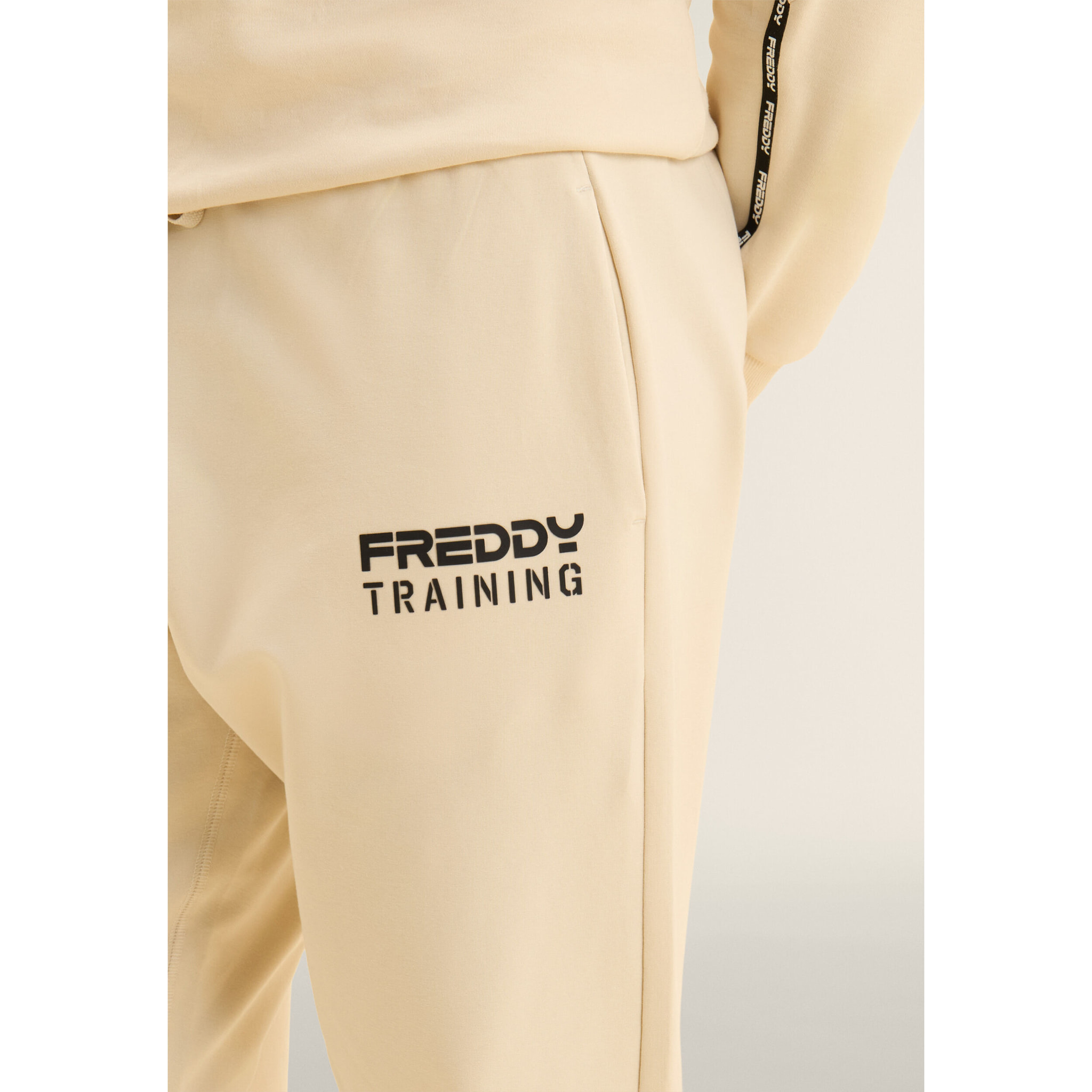 Pantaloni slim cropped con fondo in costina