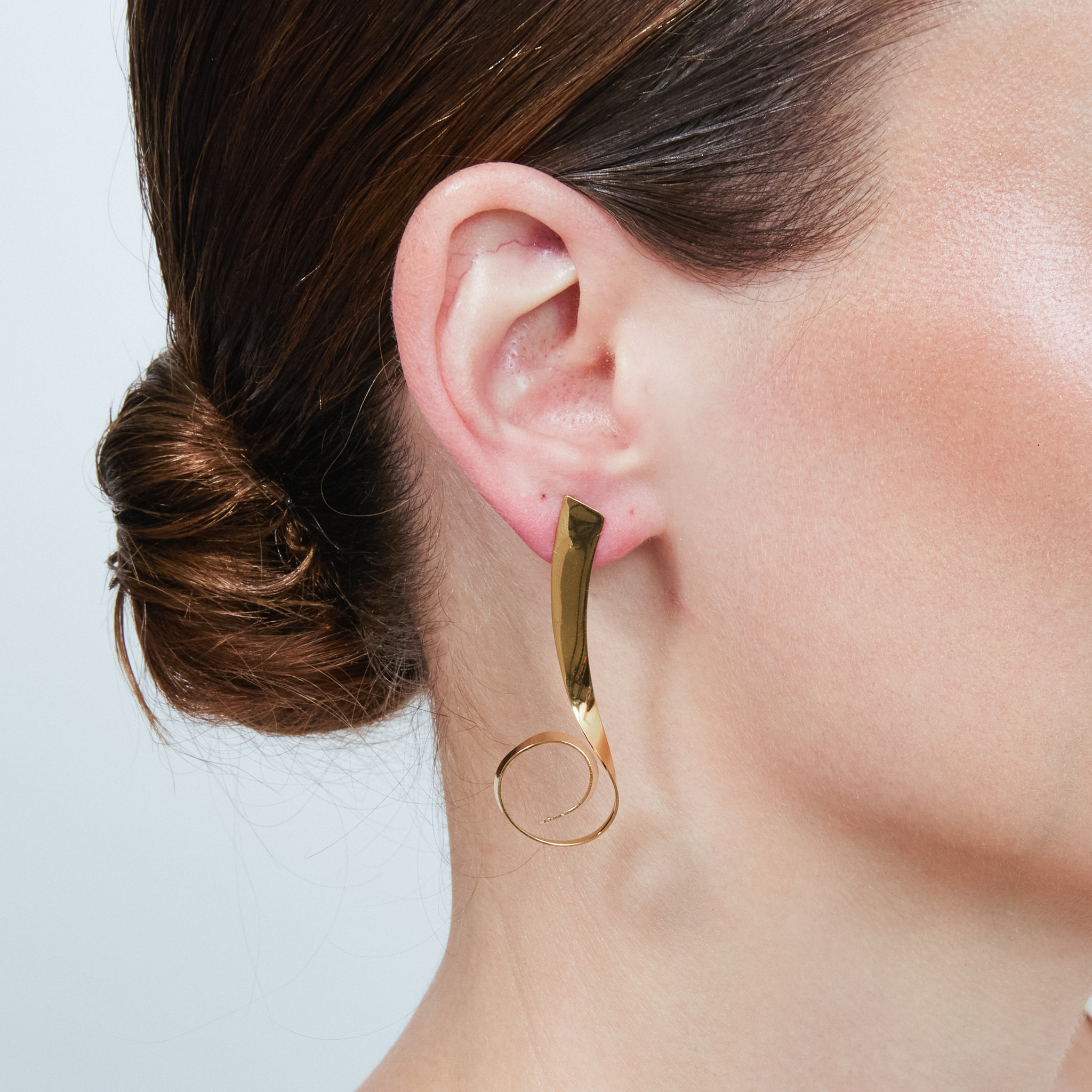 Pendientes Moneu acabado oro amarillo 18k