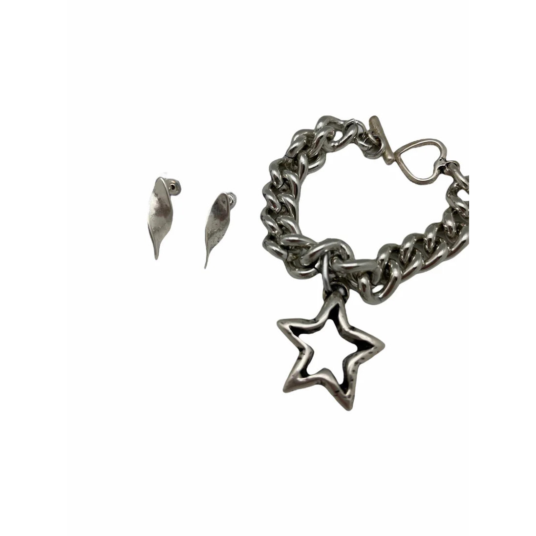 Conjunto de pulsera en forma de estrella y pendientes de hélice chapados en plata de ley.