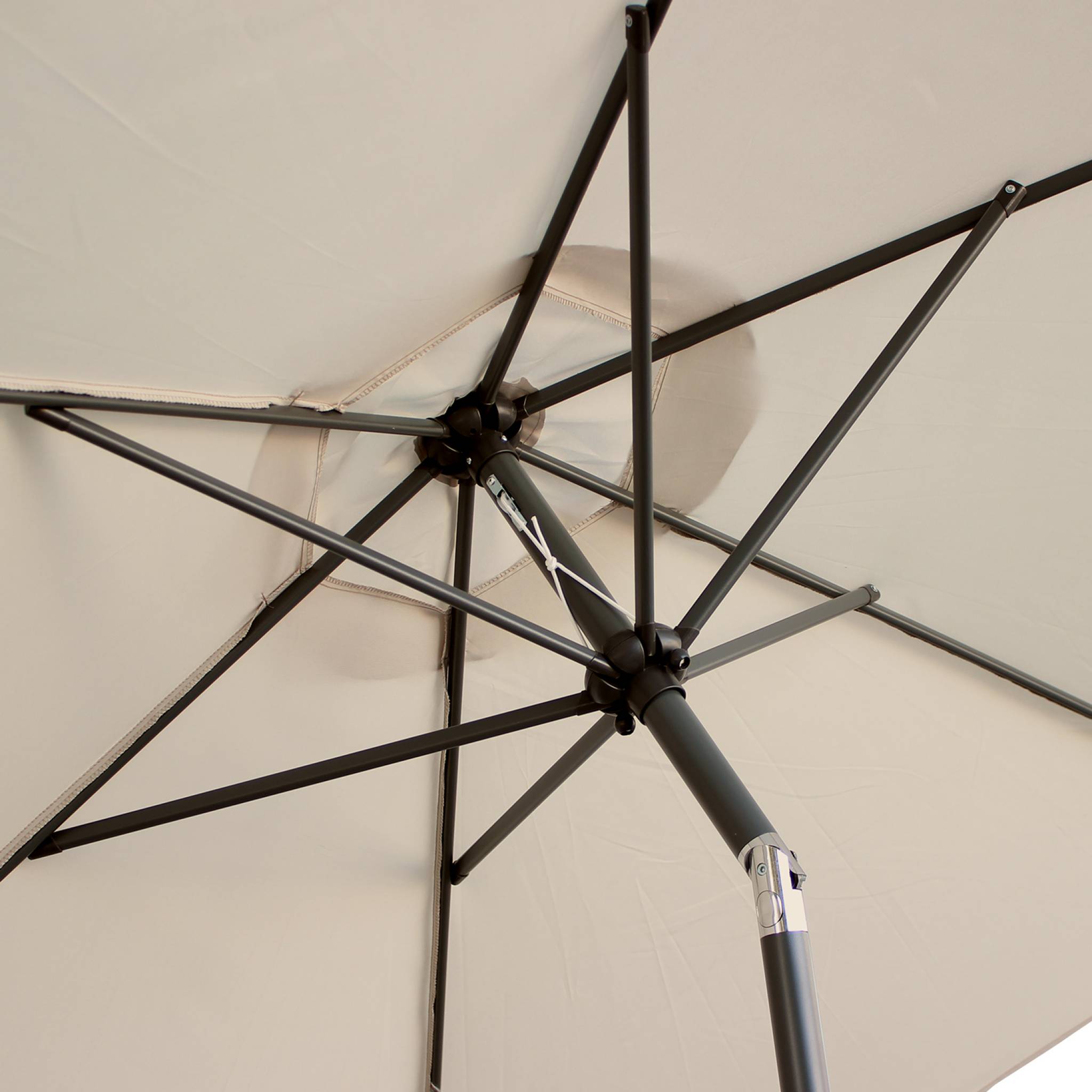 Parasol droit rond Ø300cm - Touquet Sable - mât central en aluminium orientable et manivelle d'ouverture