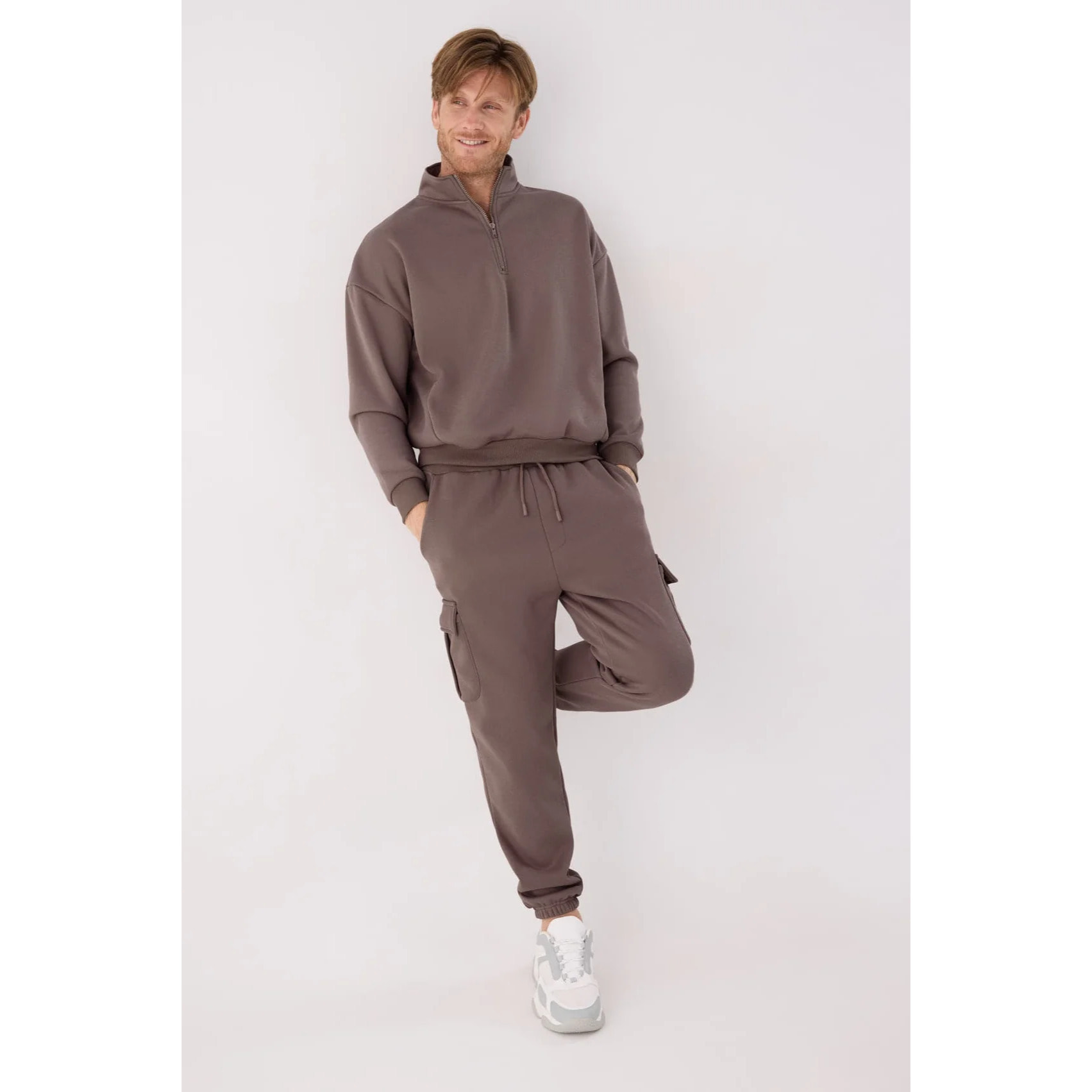 Sudadera deportiva hombre afelpada semi cremallera marrón