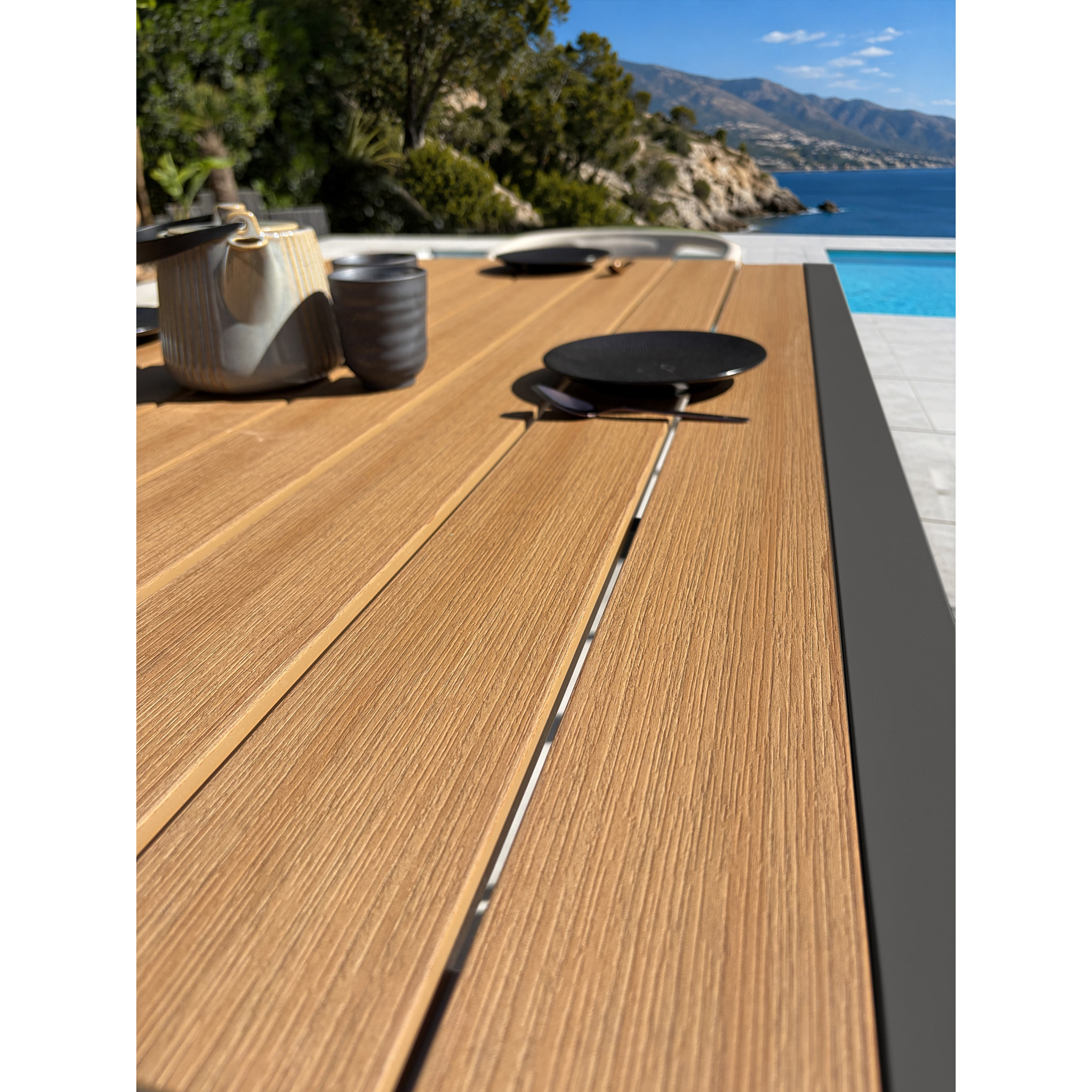 TONGA - Table de jardin 4 places en alu plateau polywood aspect bois