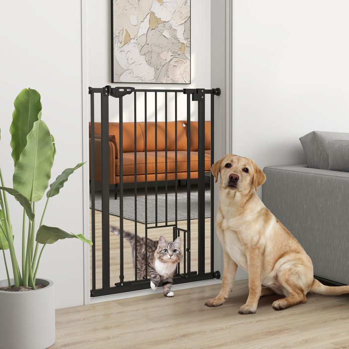 Barrera de Seguridad Perros Gatos con Puerta Pequeña 74-80x104,1 cm para Puerta Pasillo Escalera Barrera para Mascotas con Cierre Automático y Sistema de Doble Bloqueo Negro