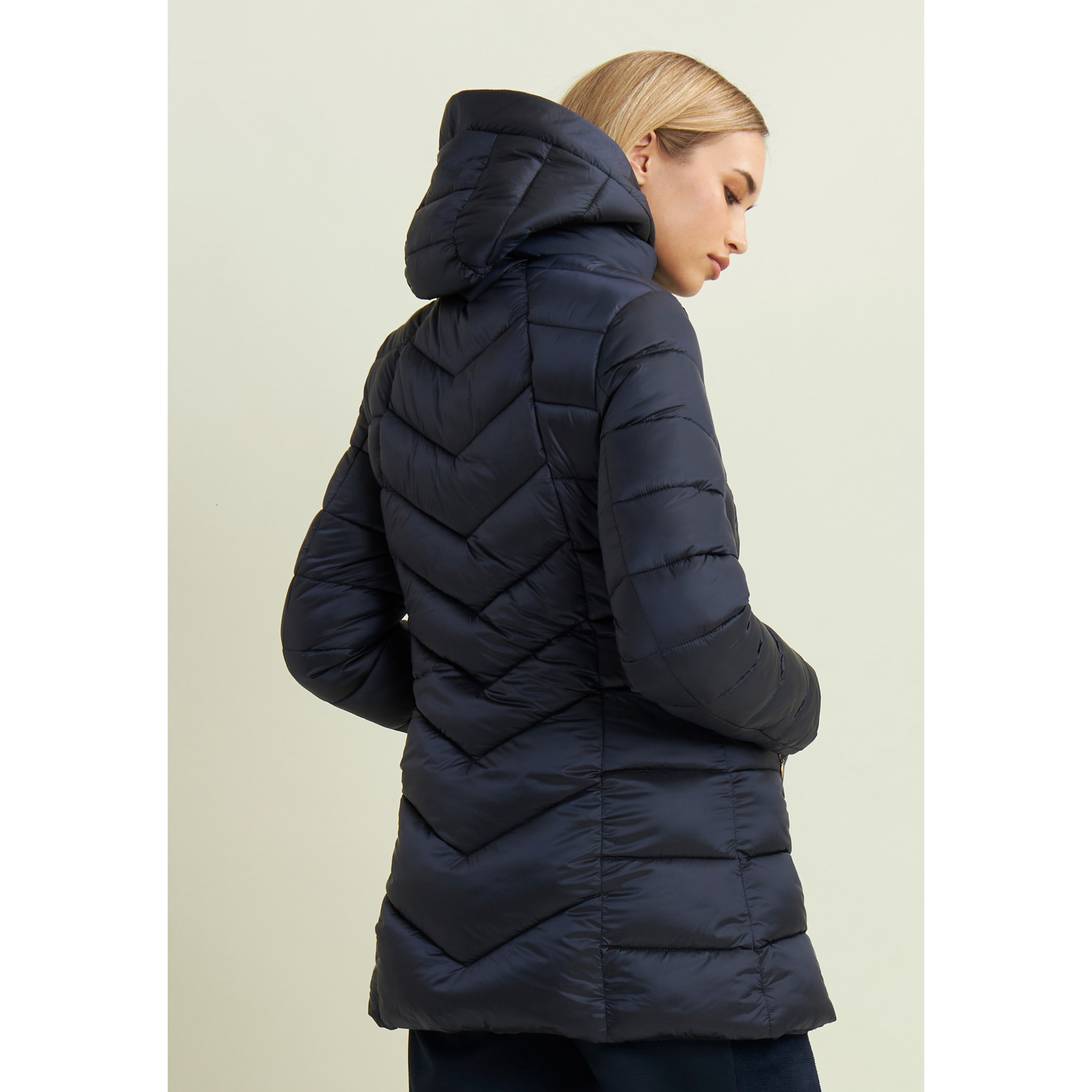 Piumino donna trapuntato con cappuccio e bottoni a pressione