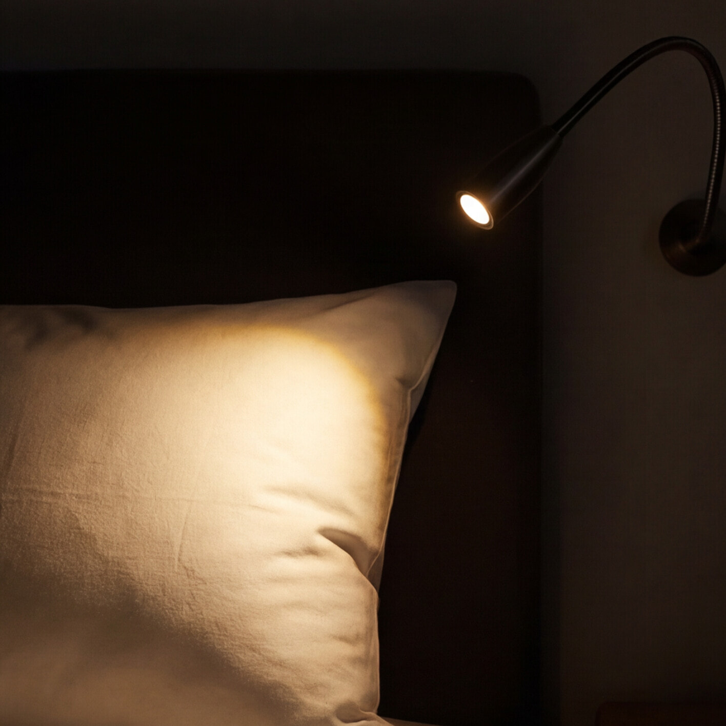 LEDS C4 Luz de lectura Bed LED 3.5 Blanco cálido - 3000K ON-OFF Níquel satinado 115lm