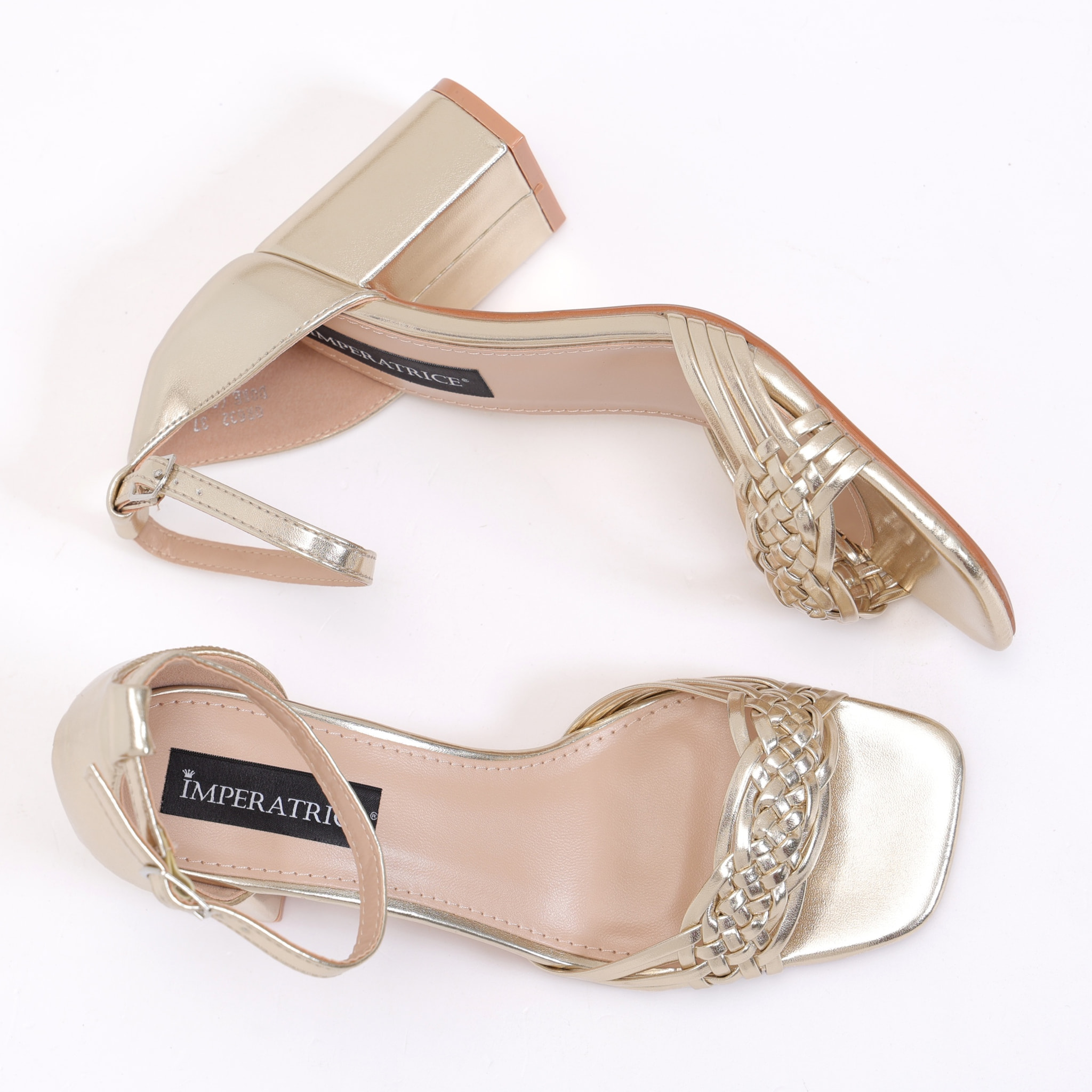 Sandali in simil pelle con fascia intrecciata e tacco alto comodo