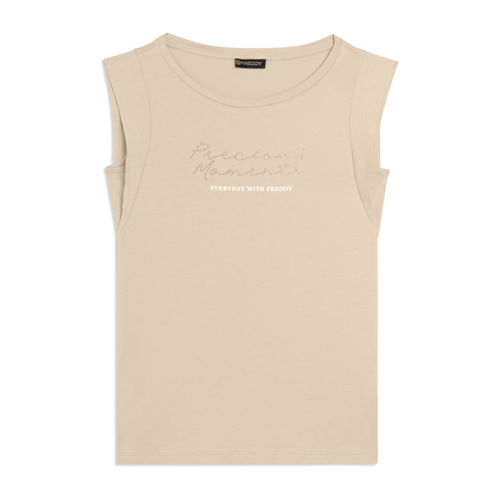 T-shirt con maniche in tessuto crinkle e scritta gioiello