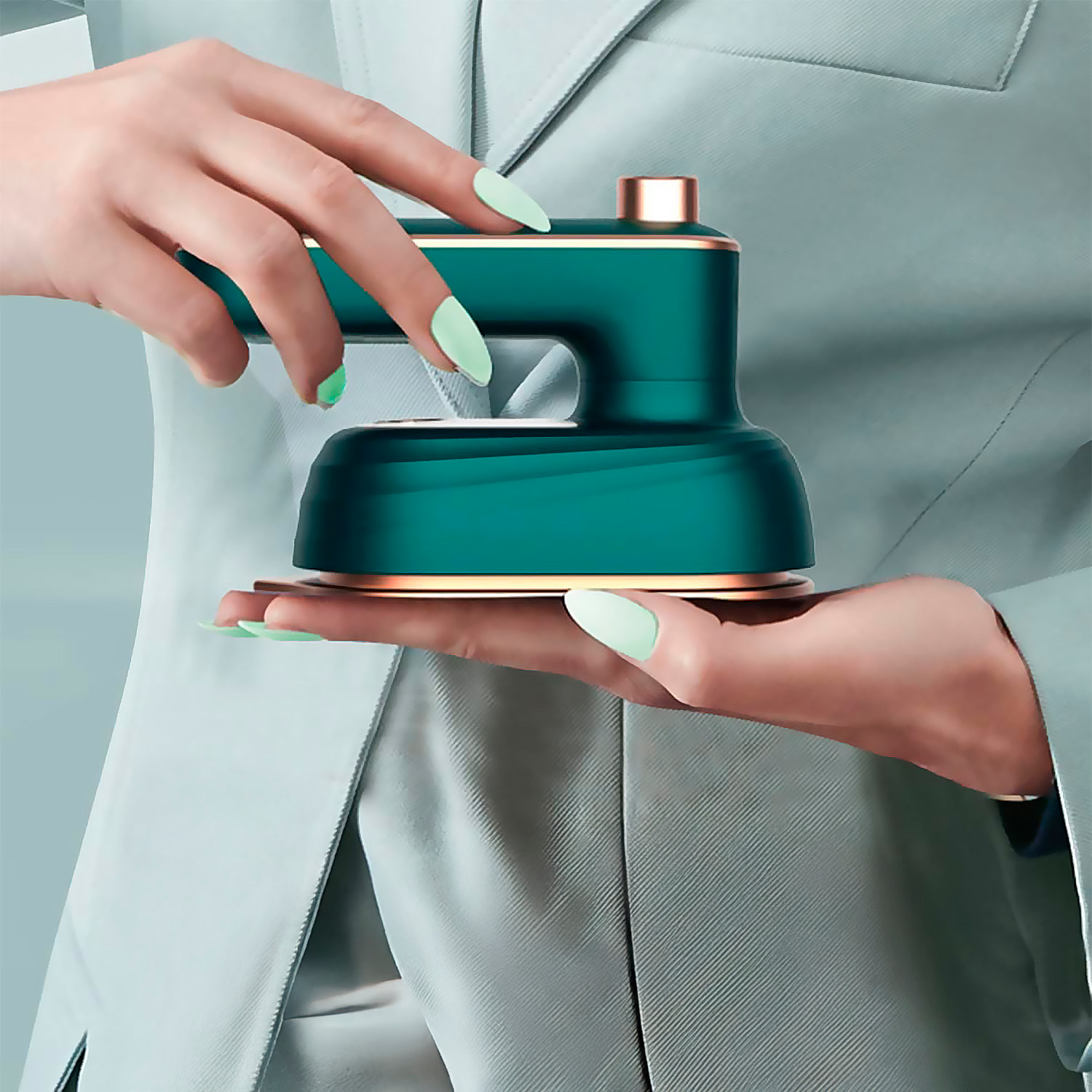 Mini plancha de viaje eléctrica portátil con sistema de vapor, incluye recipiente para llenar el depósito de 50ml.