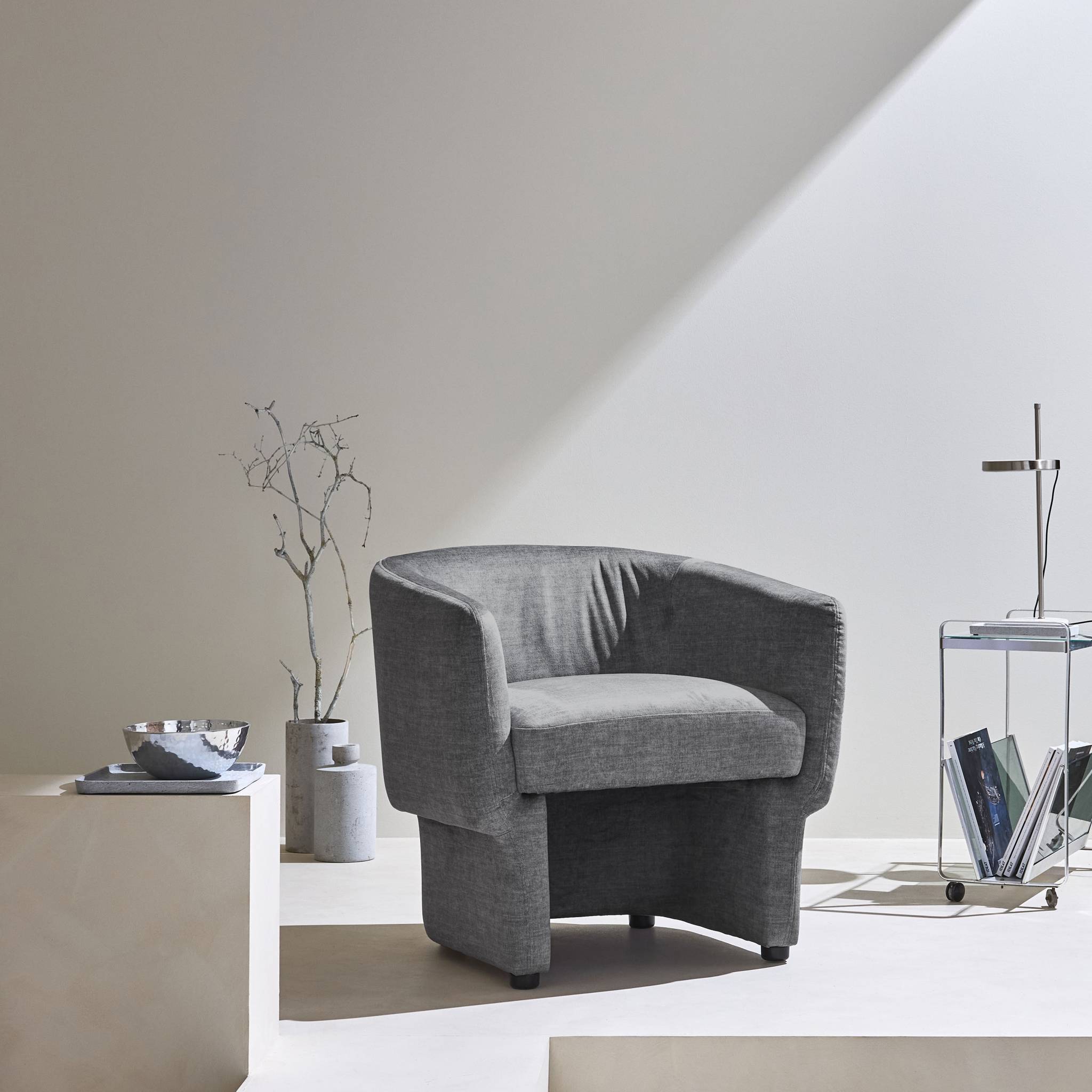 Fauteuil relax en tissu avec forme de dossier et piètement arrondis gris foncé