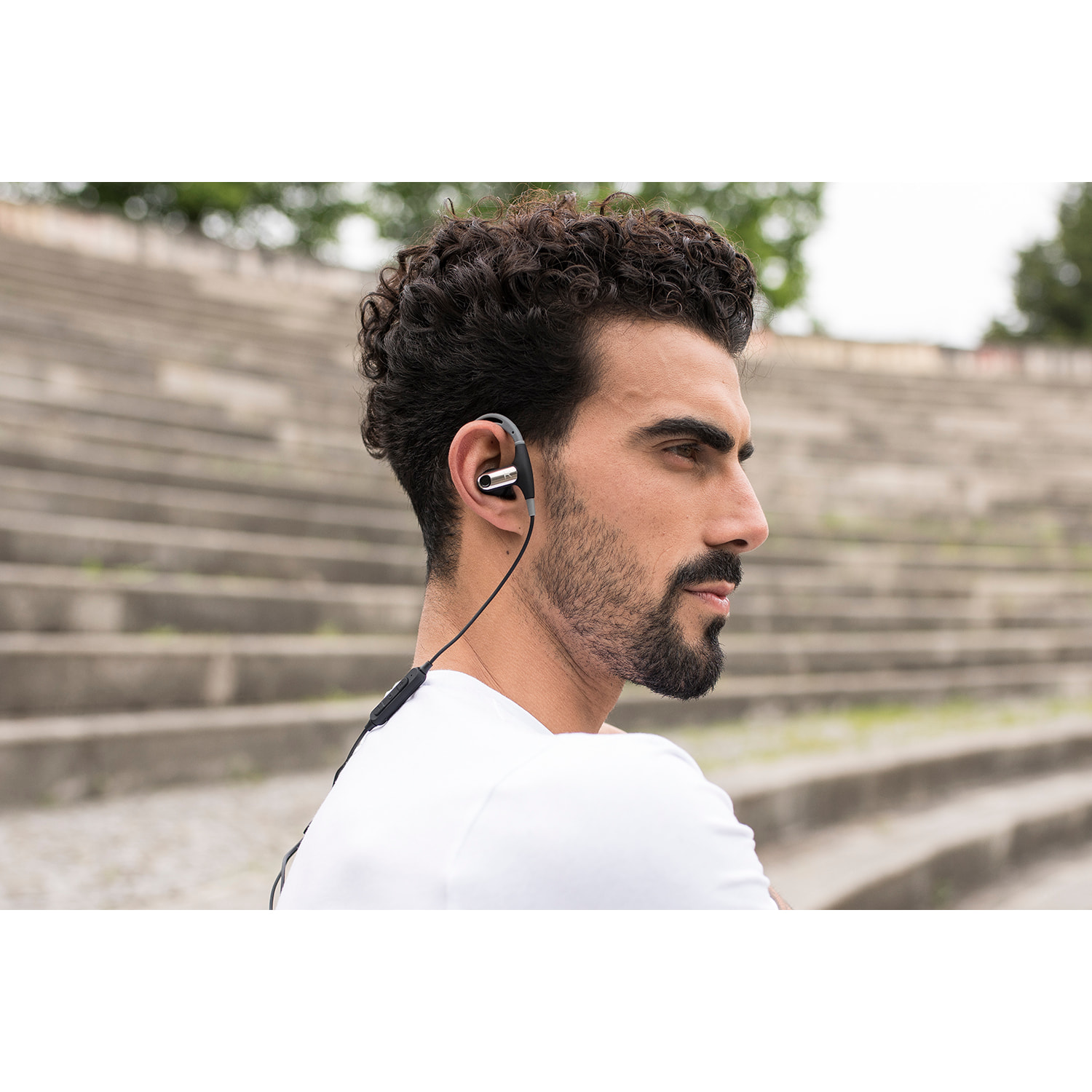 MAGNUSSEN M8 EARPHONES en color Negro