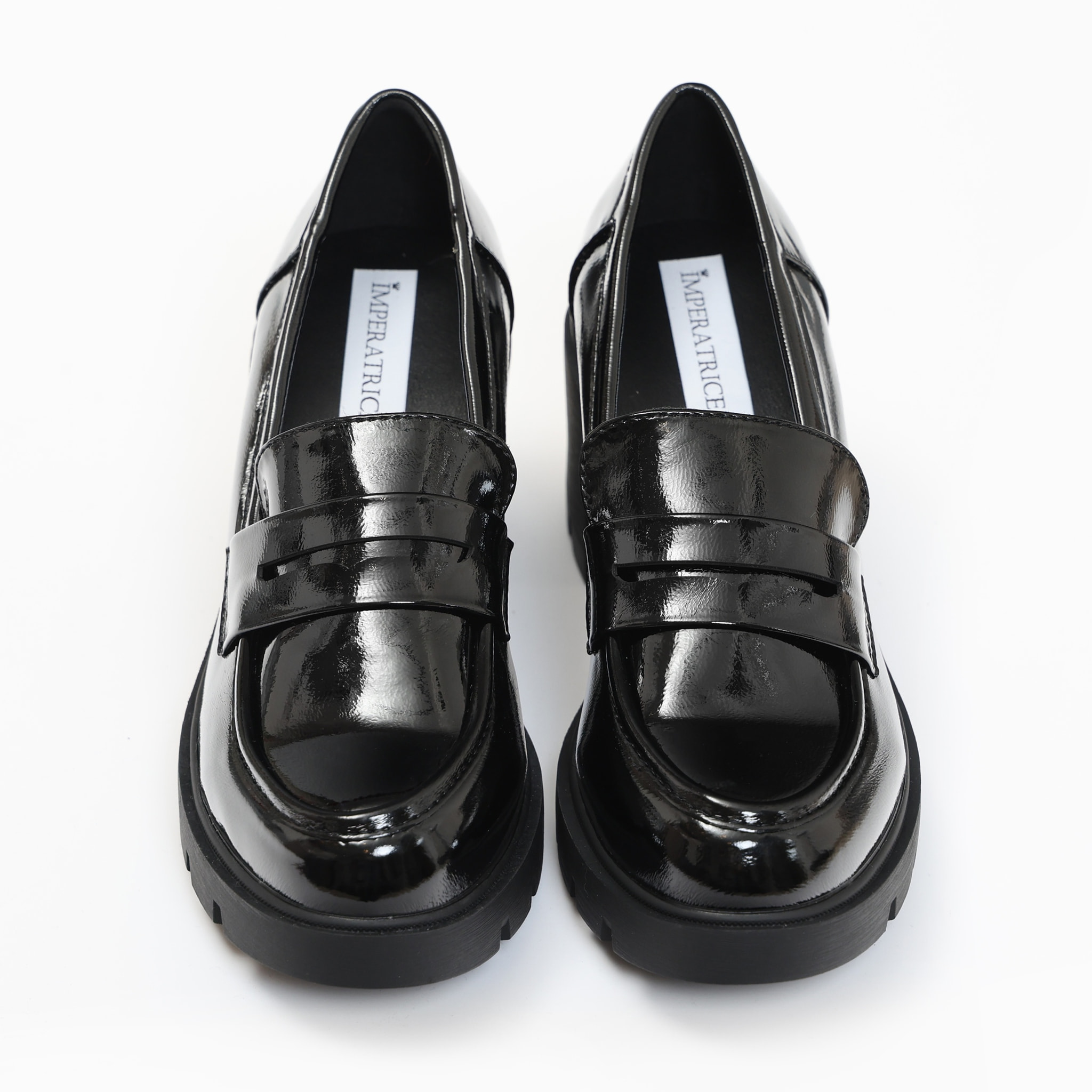 Mocassini in simil pelle verniciata con tacco comodo