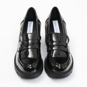 Mocassini in simil pelle verniciata con tacco comodo