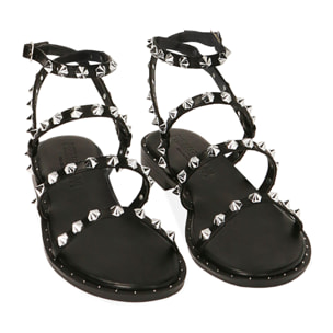 Sandalias planas negras con tachuelas