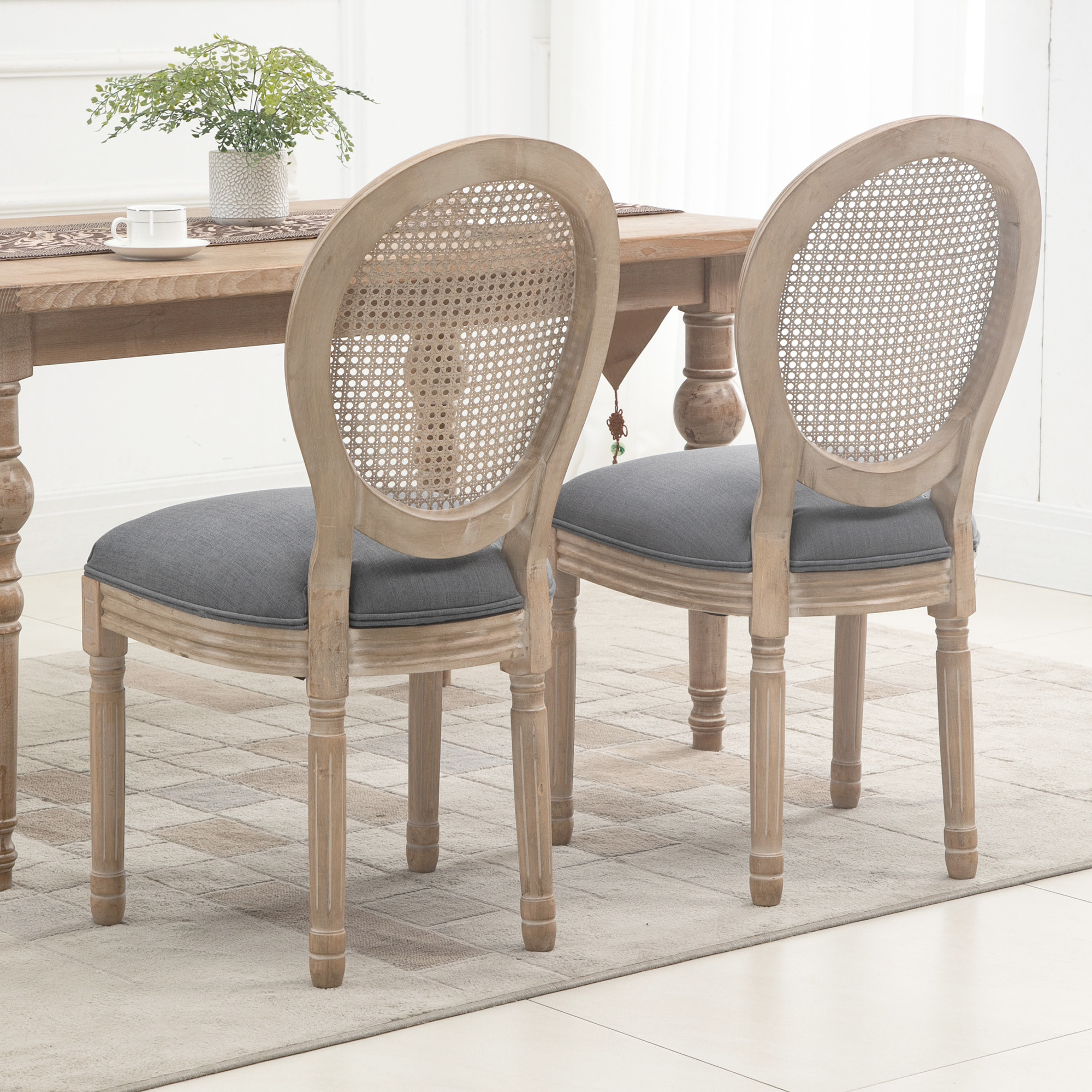 Lot de 2 chaises de salle à manger - chaise de salon médaillon style Louis XVI - bois massif sculpté, patiné - dossier cannage - aspect lin gris