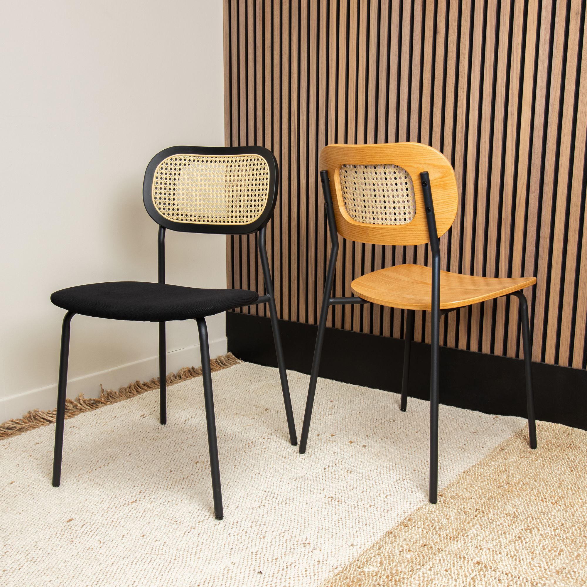 Lot de 2 chaises en bois naturel et pieds en métal noir NOSARA