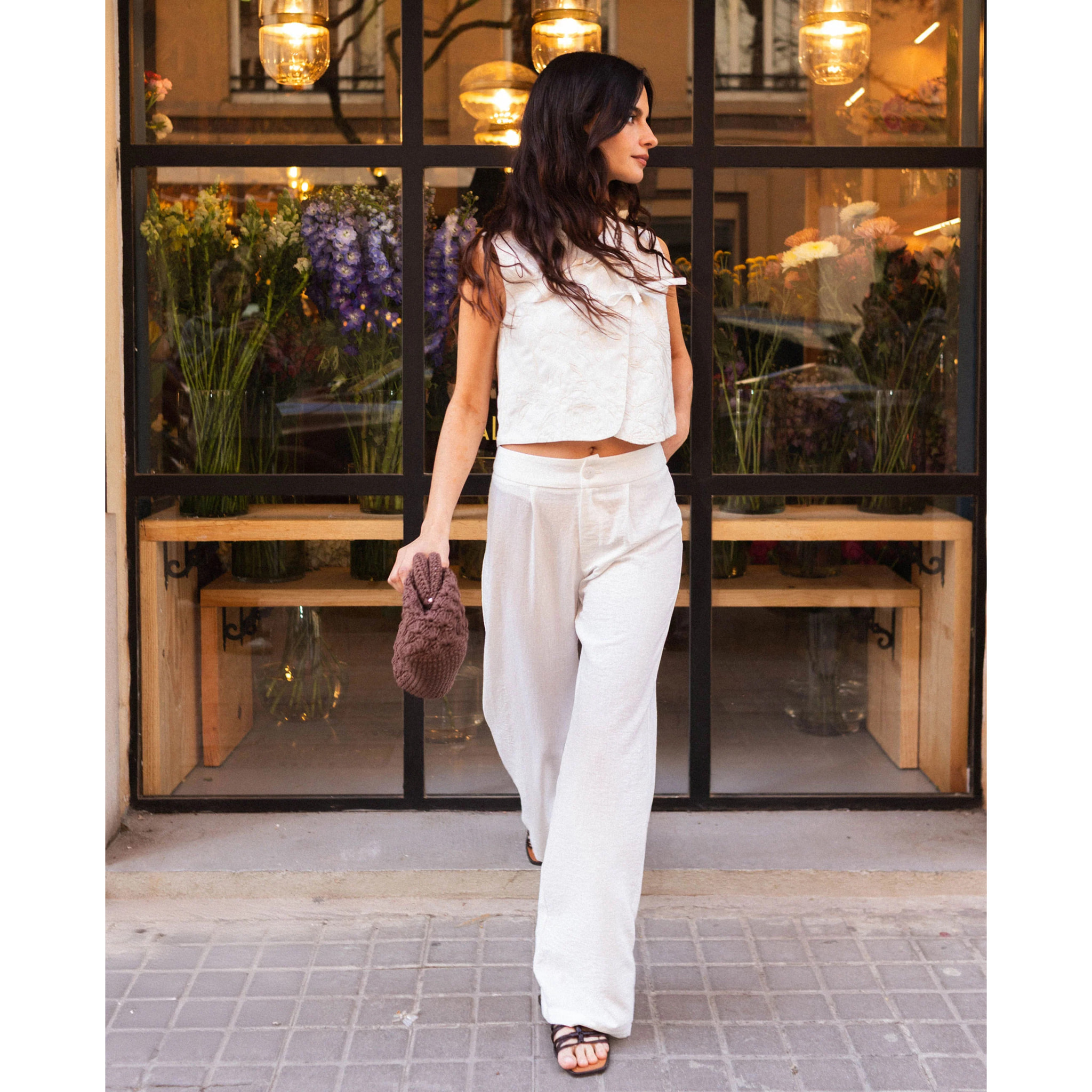 Pantalón recto de mujer fluido con cierre frontal