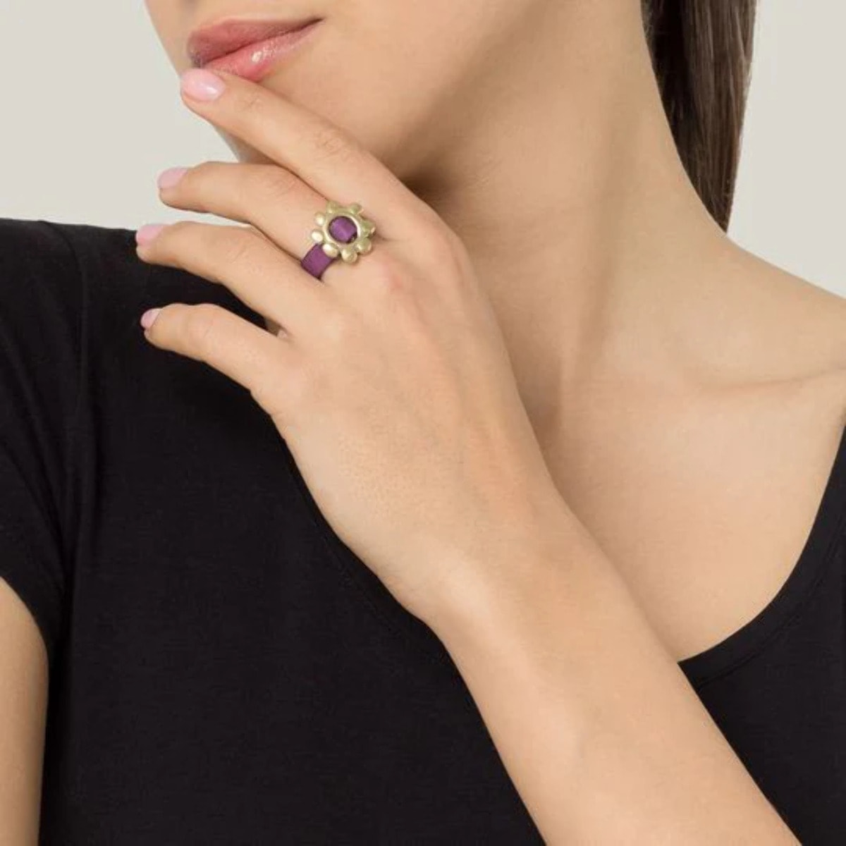 Anillo ajustable piel morado-dorado "Cadmi"