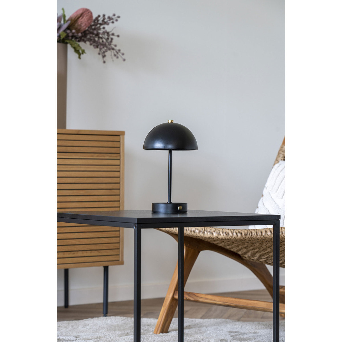 Lampada da tavolo Holt ricaricabile in metallo nero e ottone
