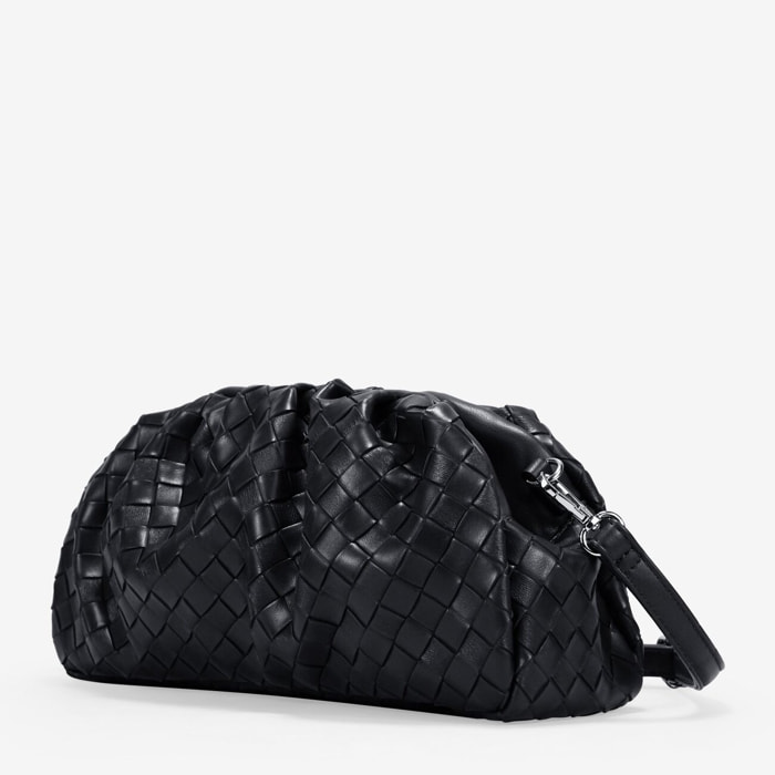 Bolso clutch negro con trenzado
