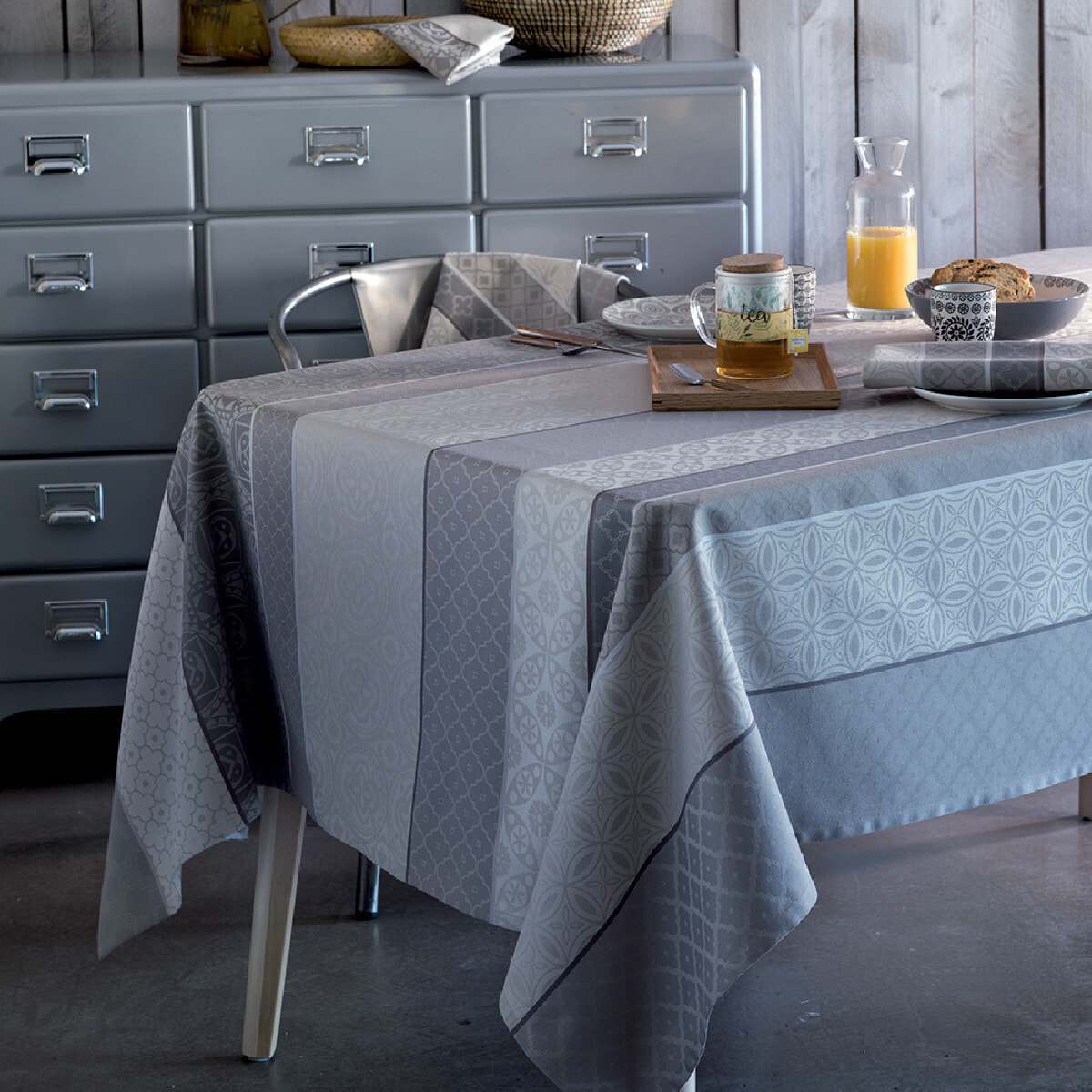 Nappe pur coton motif jacquard gris Mille bastides charbon