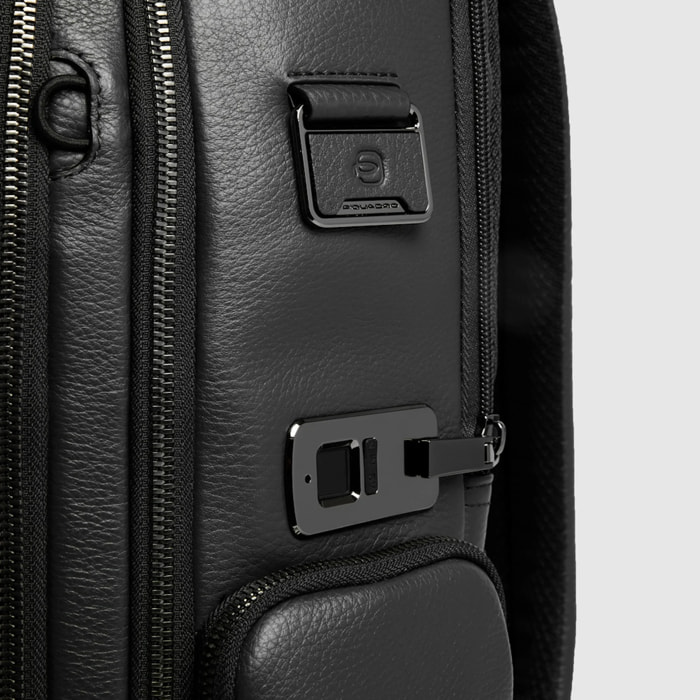 Piquadro Zaino da viaggio personalizzabile porta pc e iPad® con porte USB e USB Type C