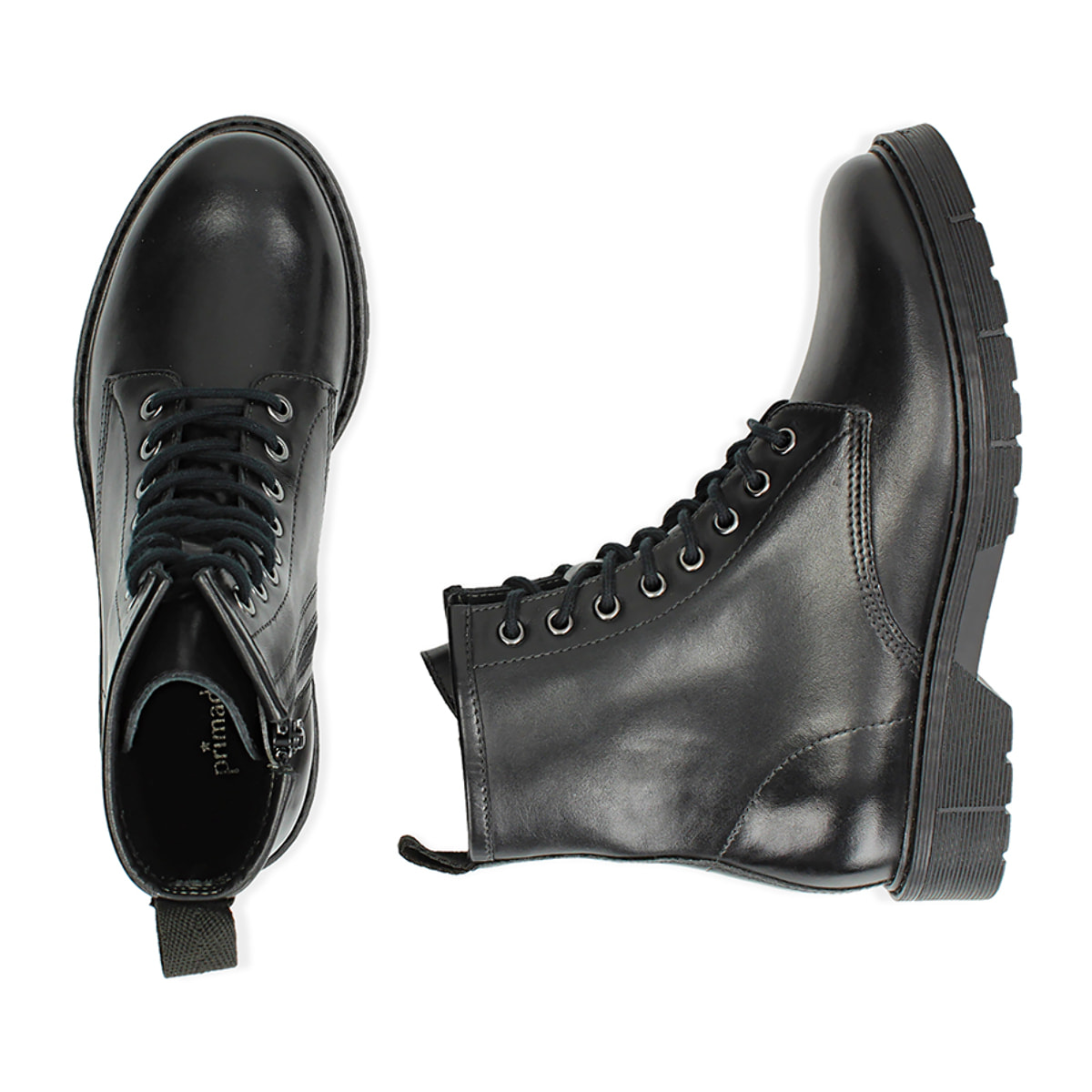 Botas militares de cuero negro.