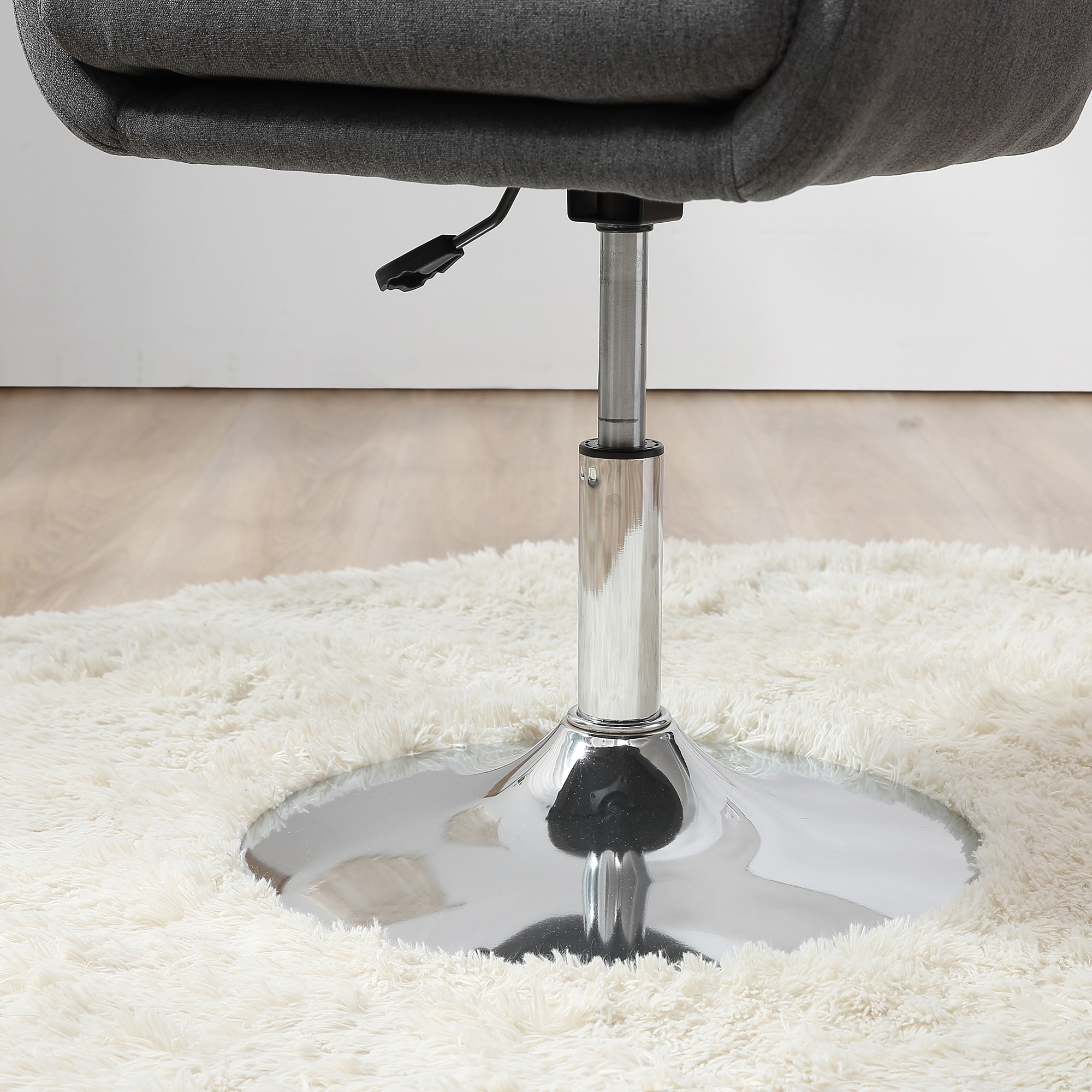 Fauteuil lounge design grand confort coussins lombaires hauteur réglable pivotant 360° piètement métal chromé lin gris