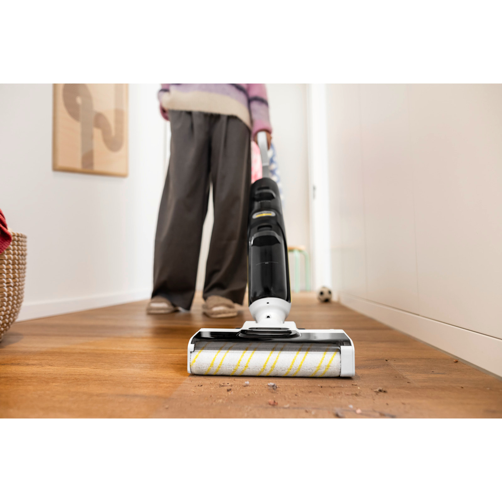 Aspirateur balai laveur sans fil Karcher FCV4 - eau et poussières - 200 m² - aspire lave et sèche