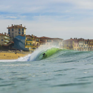 Affiche photo tube sur la centrale hossegor beach Affiche sous cadre noir