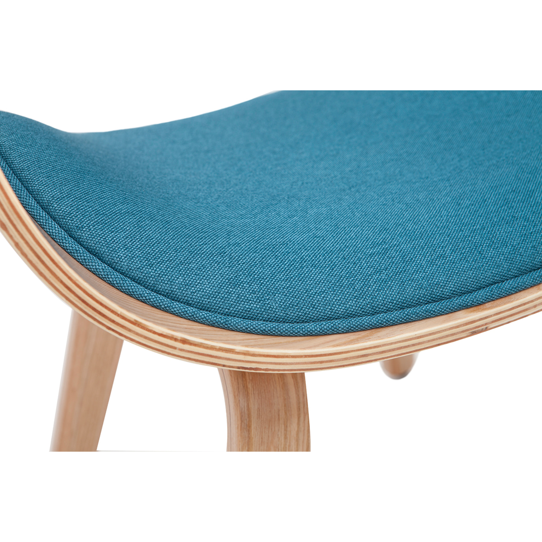 Chaise design en tissu bleu canard et bois clair BENT