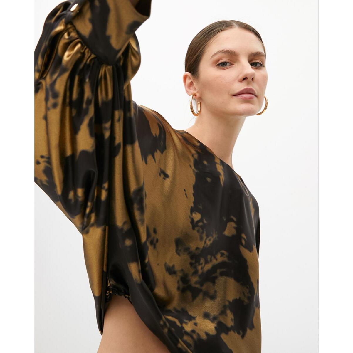 Blusa Stampata con Manica Asimmetrica