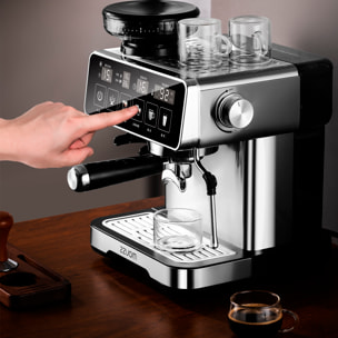 Macchinetta del caffè da 1150W con 22 livelli di macinatura da 120W e sistema duale per caffè freddo o caldo. Schermo touch, lancia vapore, pressione di 20 bar e serbatoio da 2L.