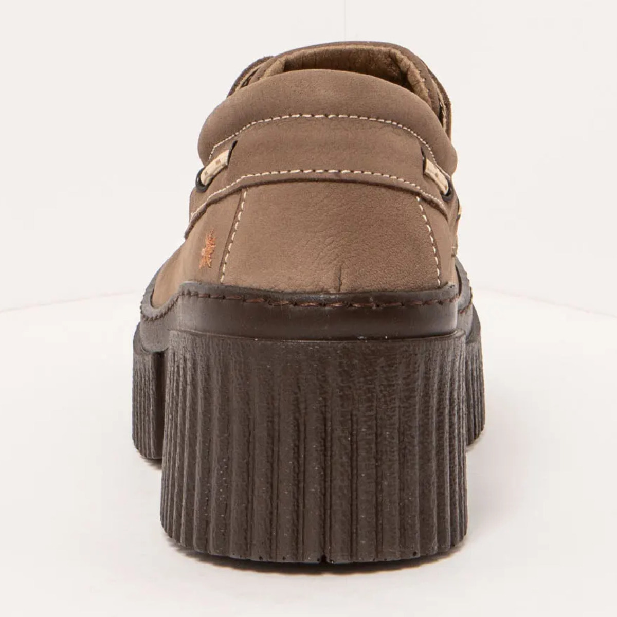 Zapatos con tacón 1379 NOBUCK TAUPE/YORK color Taupe