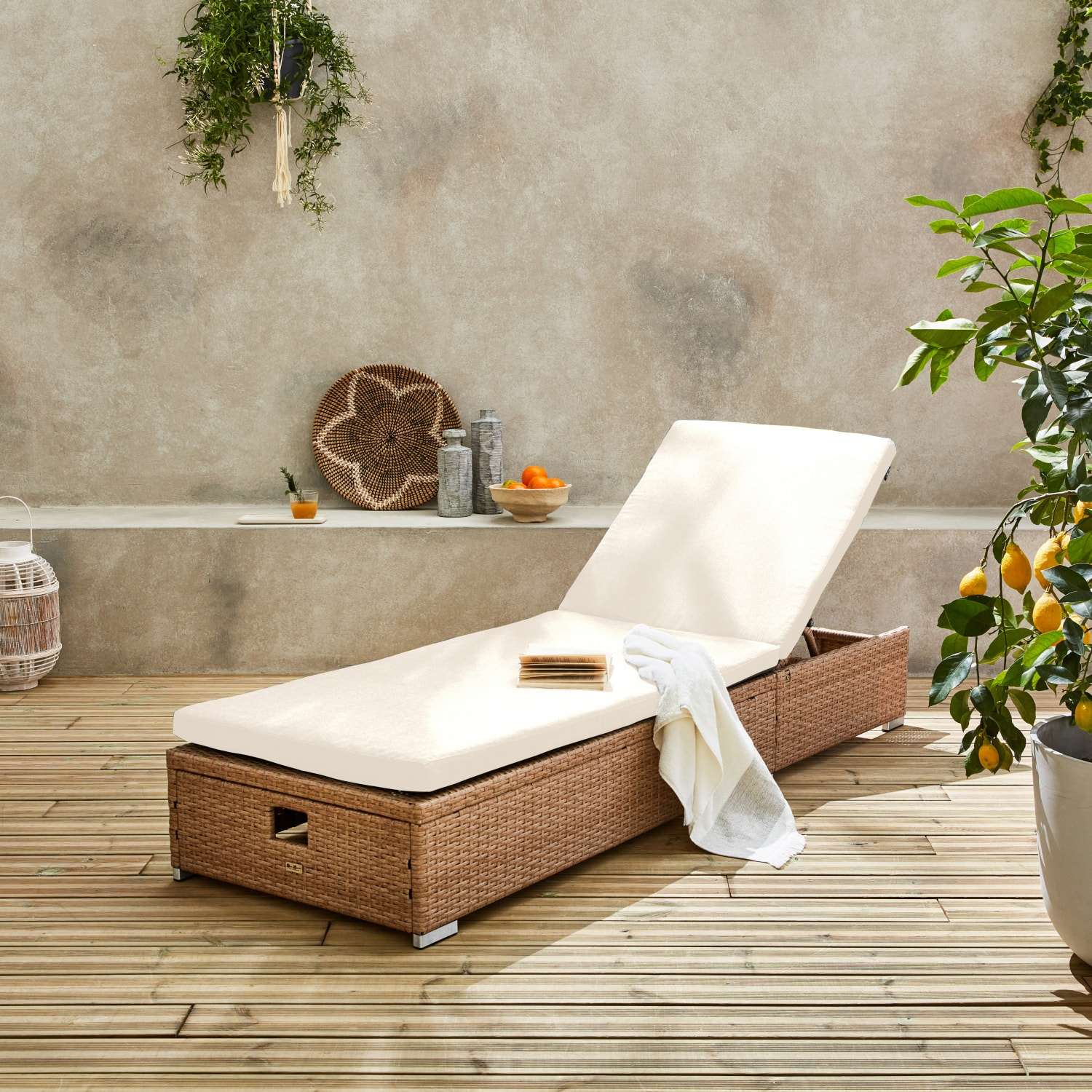 Bain de soleil. résine tressée. coussins polyester beige. multi-position. Olbia L195 x P65 x H32/97cm