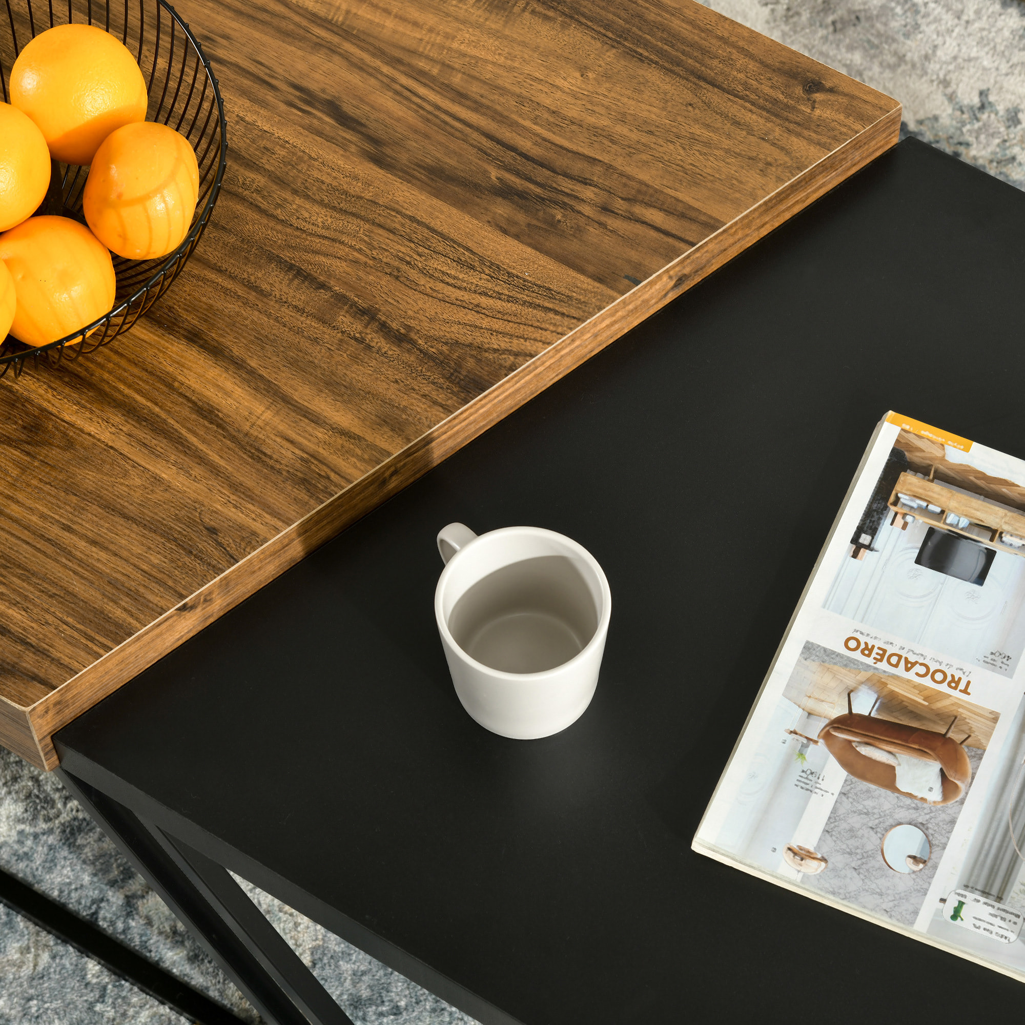 Lot de 2 tables basses design industriel géométrique - effet bois et acier noir