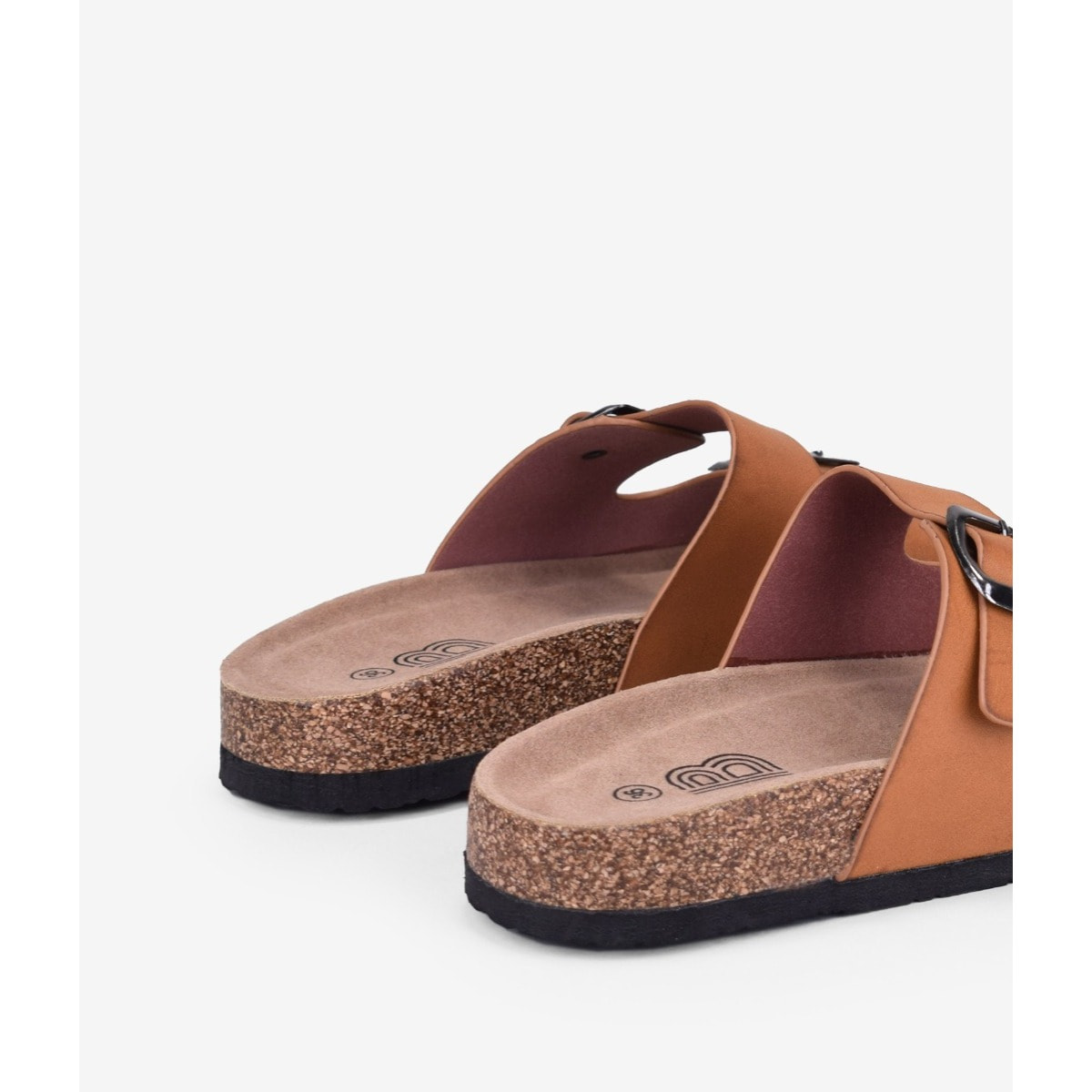 Sandalias planas marrones con hebillas