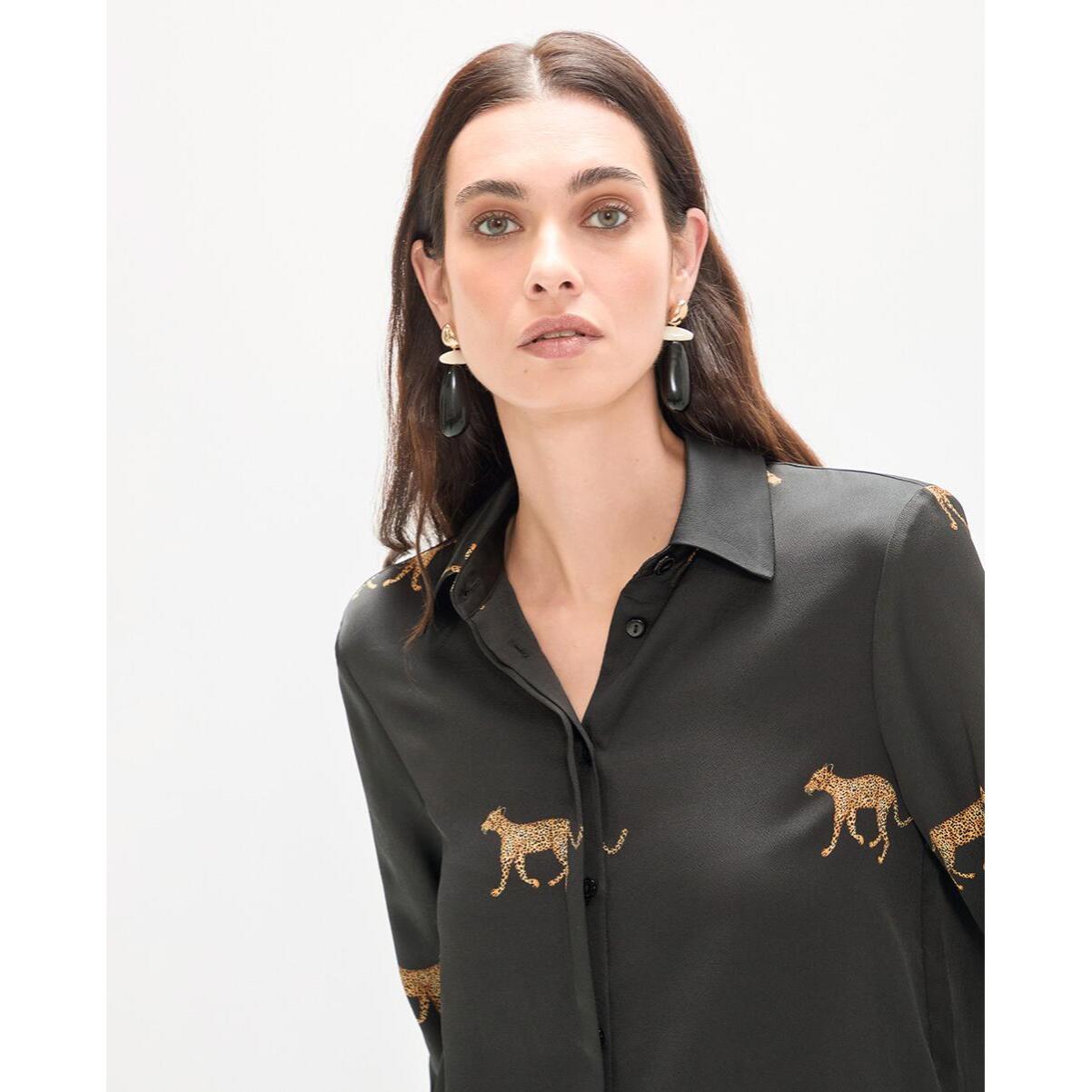 Camicia in raso con stampa leopardata