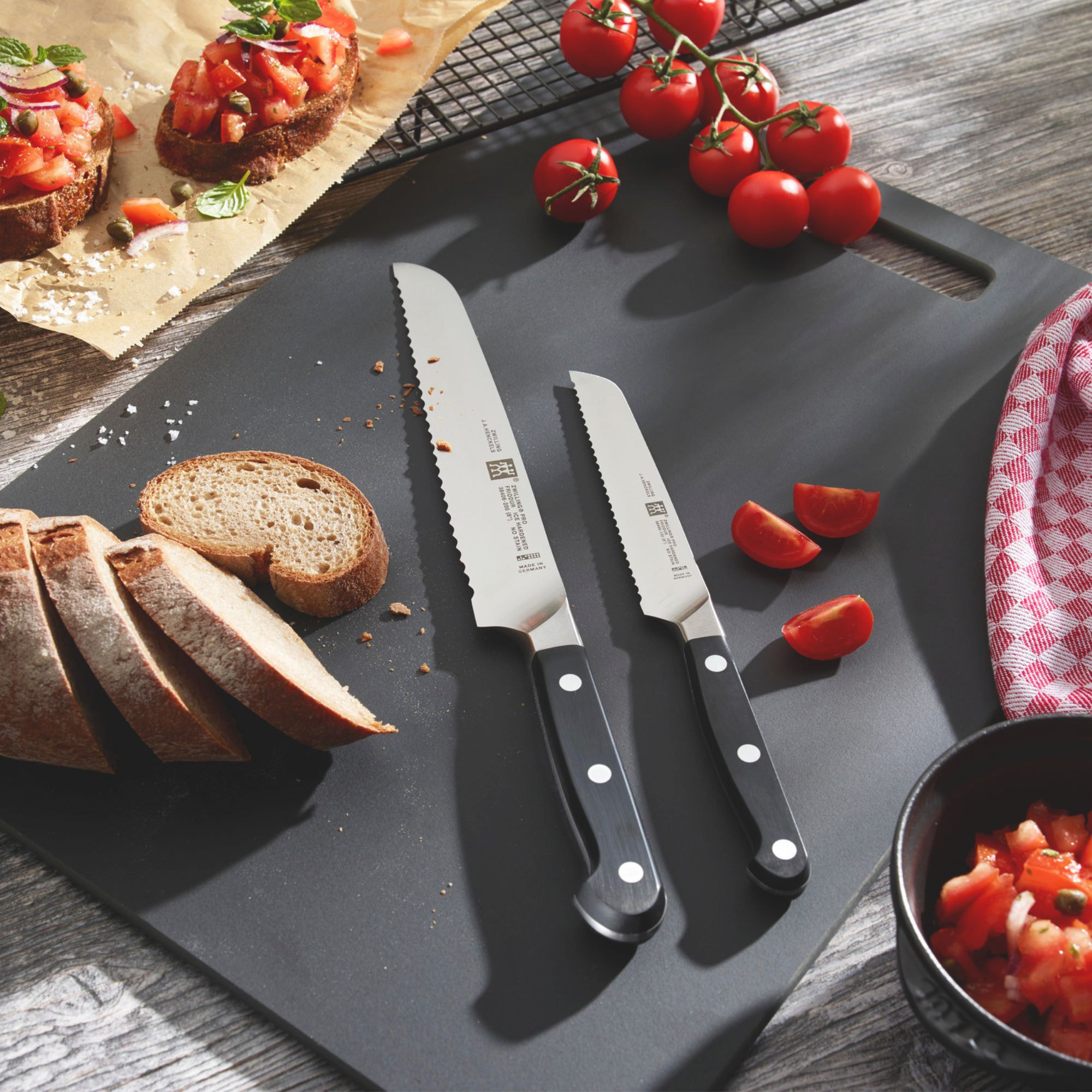 Couteau à pain 20 cm, Tranchant en dents de scie