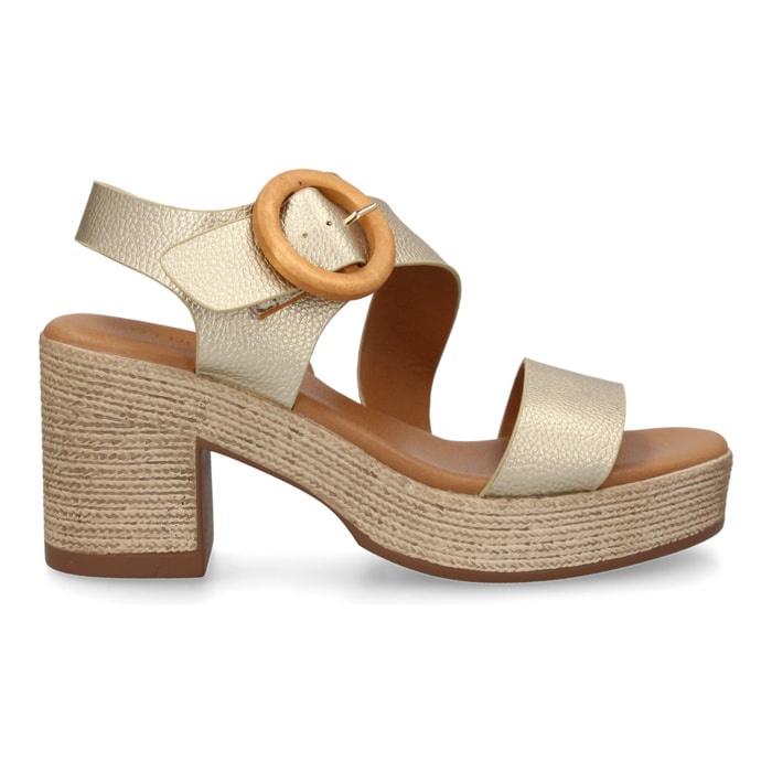 Sandalia de tacon para mujer diseño moderno elegante y comodo con tiras cruzadas en el talon.
