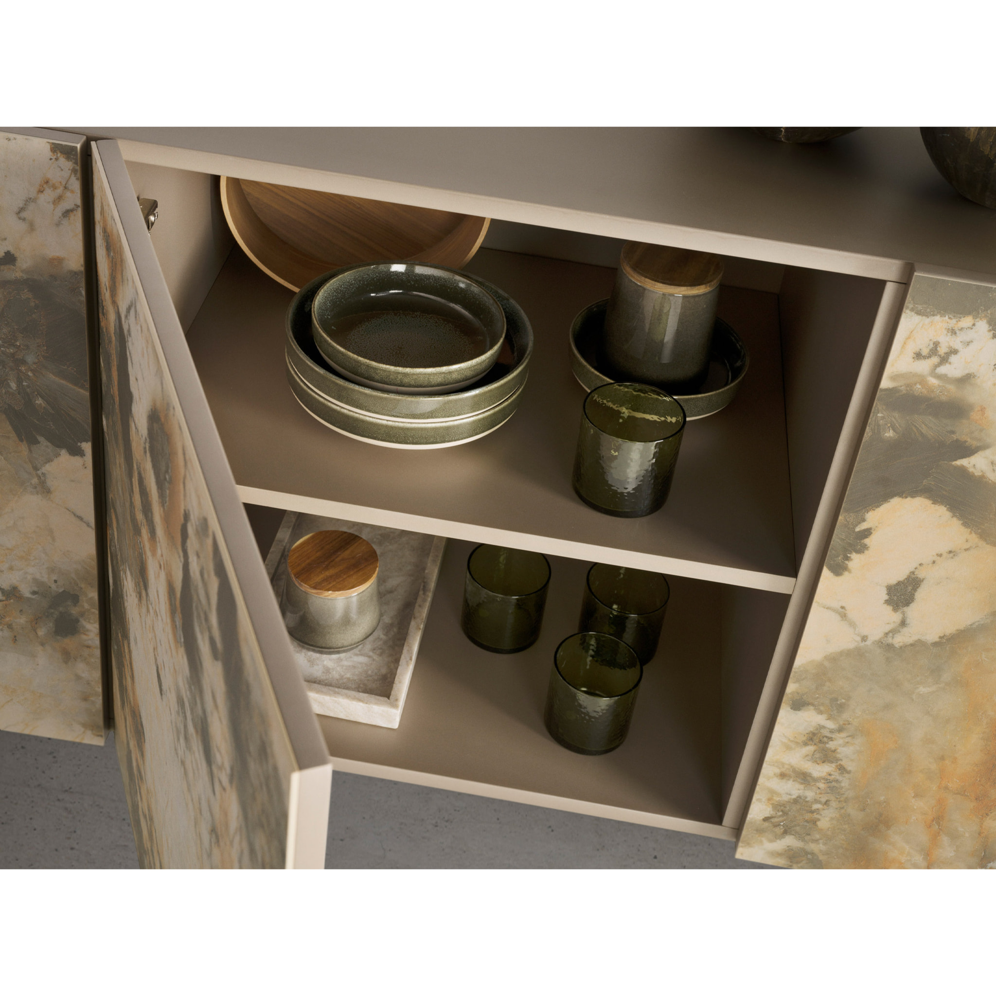 Aparador Angel Cerdá de madera MDF lacada y patas de acero inoxidable en taupé acabado metalizado 180x50x80cm