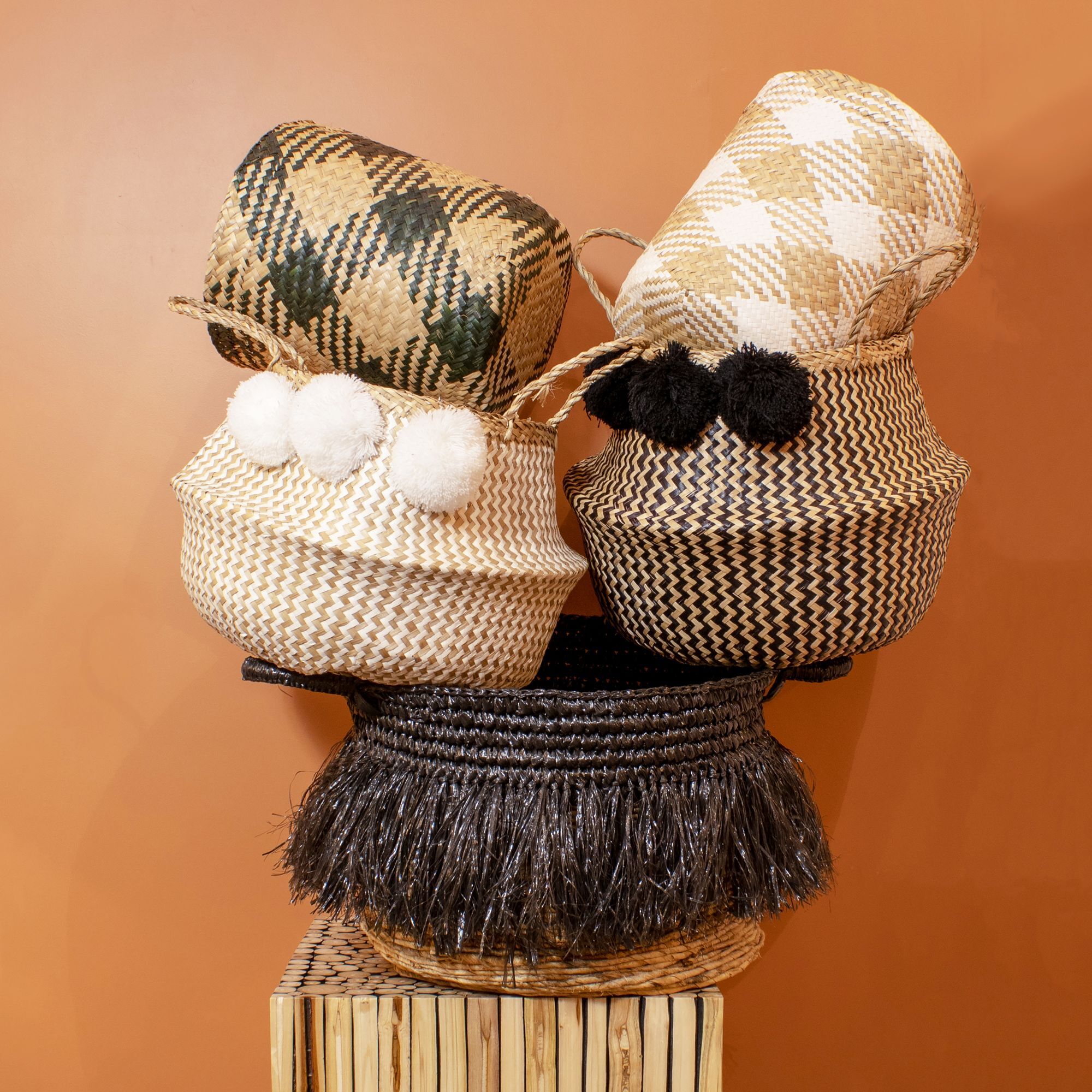 Panier en abaca avec franges noires  ZALO