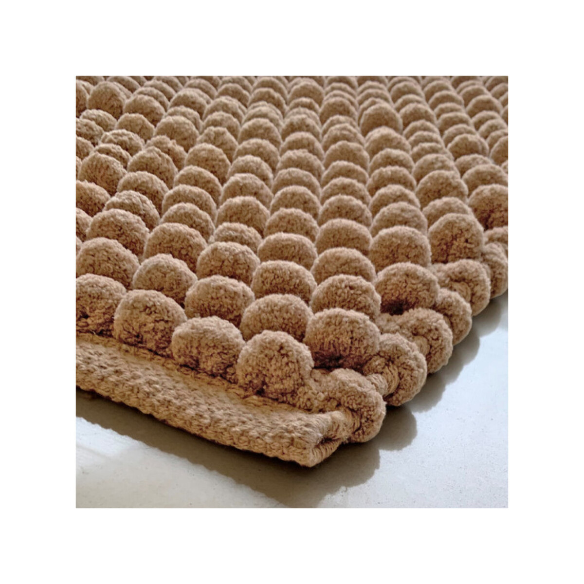 Tapis de salle de bain rectangulaire 40 x 60 cm avec pompons - 6 coloris - POP