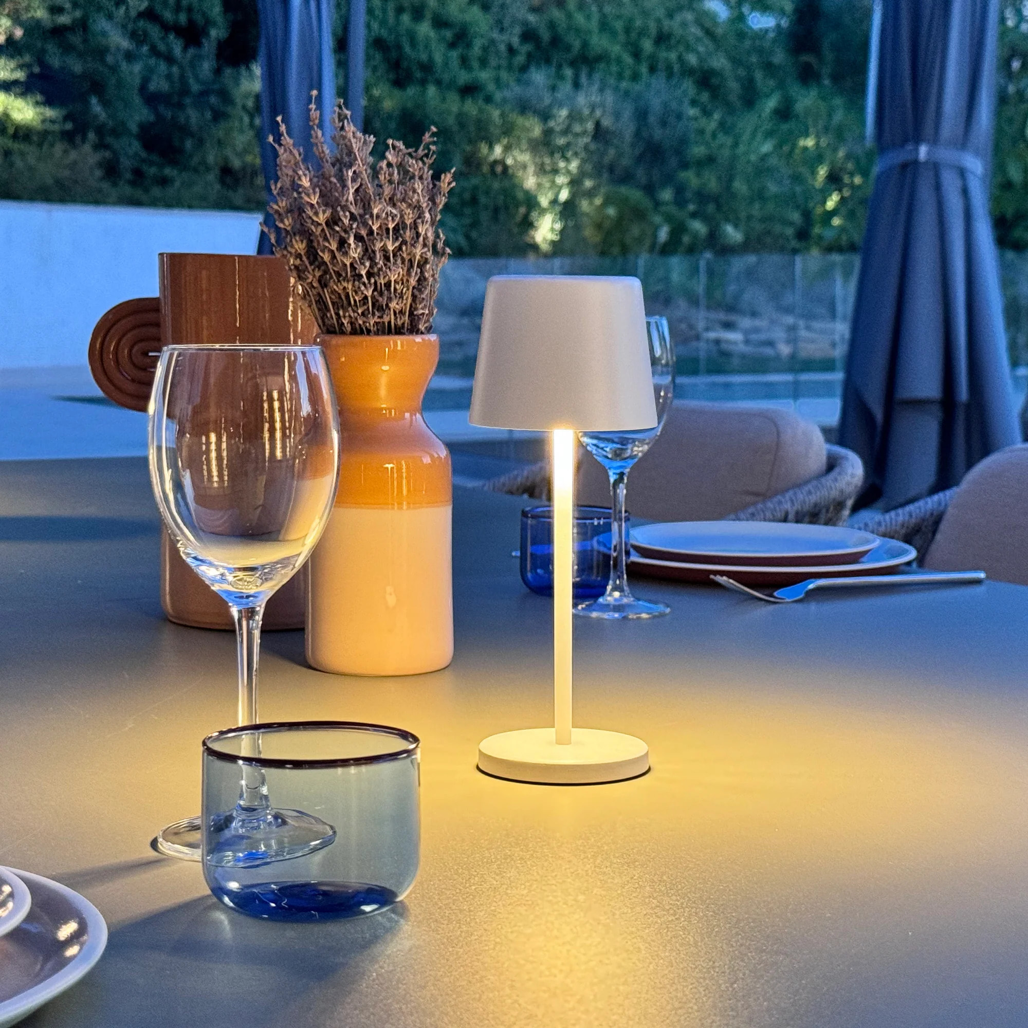 6 Lampes de table MINI KELLY Blanc H22cm + base de chargement