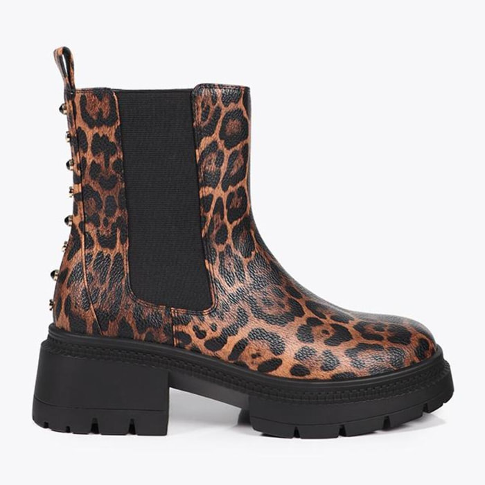 Stivaletto Stampa Animalier con Suola Track e Dettagli Metallici