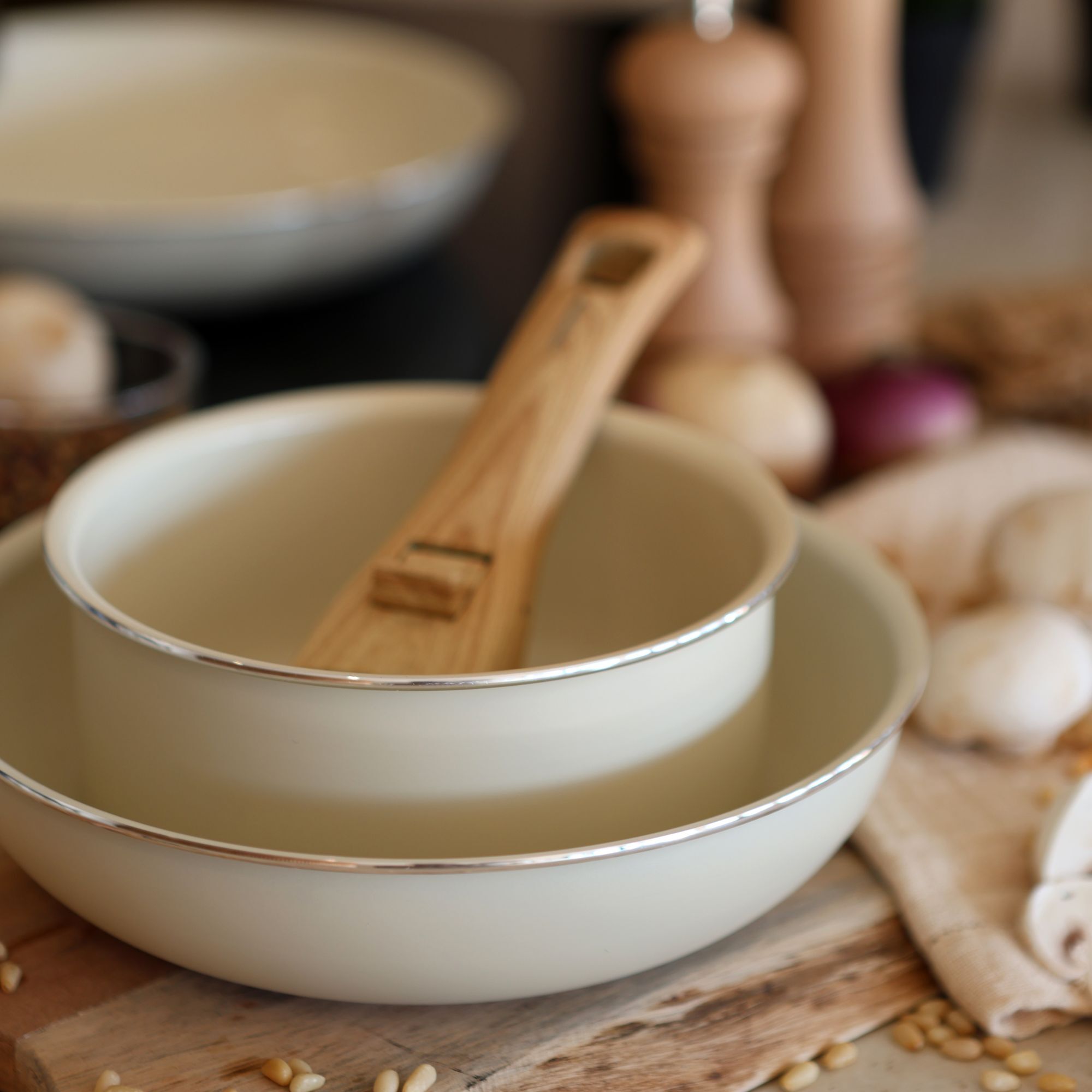 Batterie de cuisine 5 pièces en aluminium recyclé crème