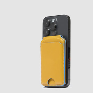 Piquadro MagSafe charger with locatable credit card holder