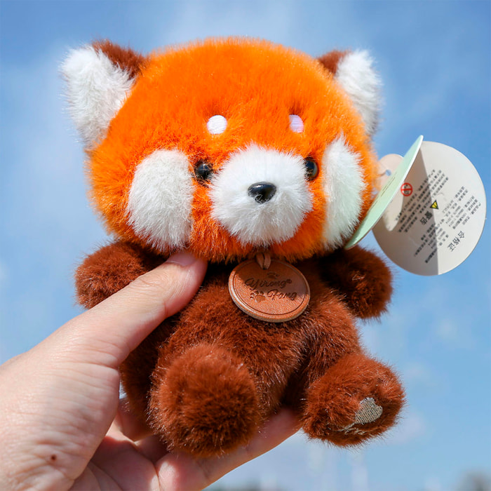 Peluche extrasuave y mullido. Diseño panda rojo. 17 cm.