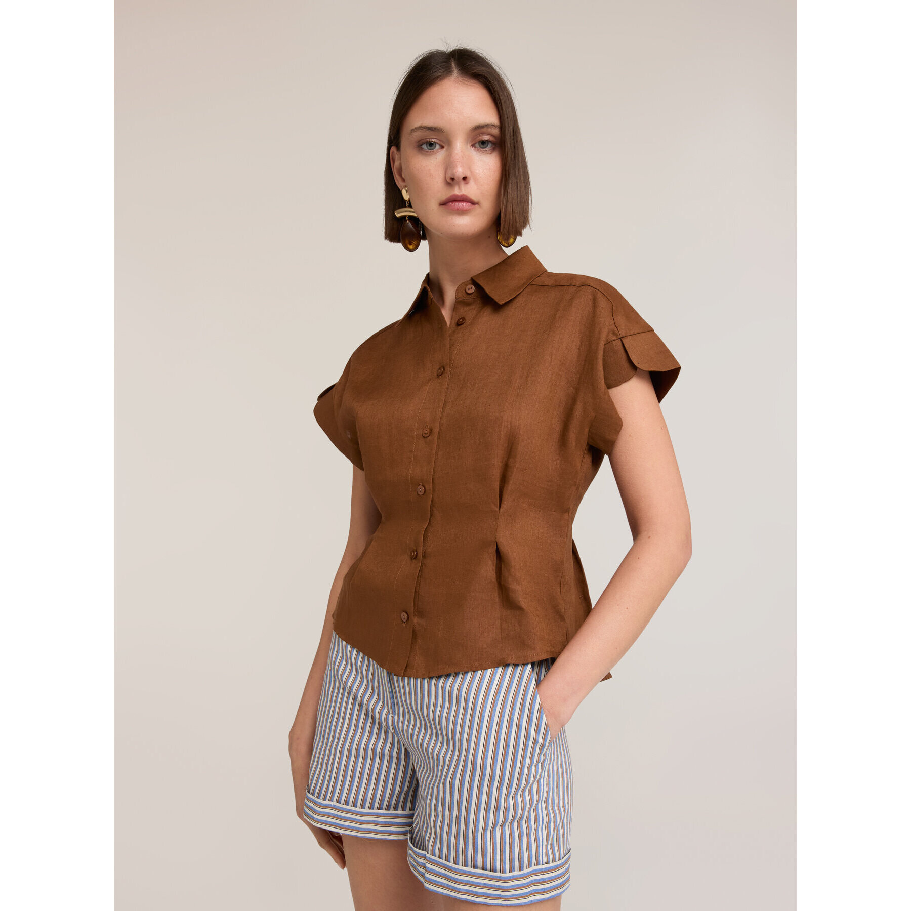 Motivi - Camicia in lino con pieghe - Marrone